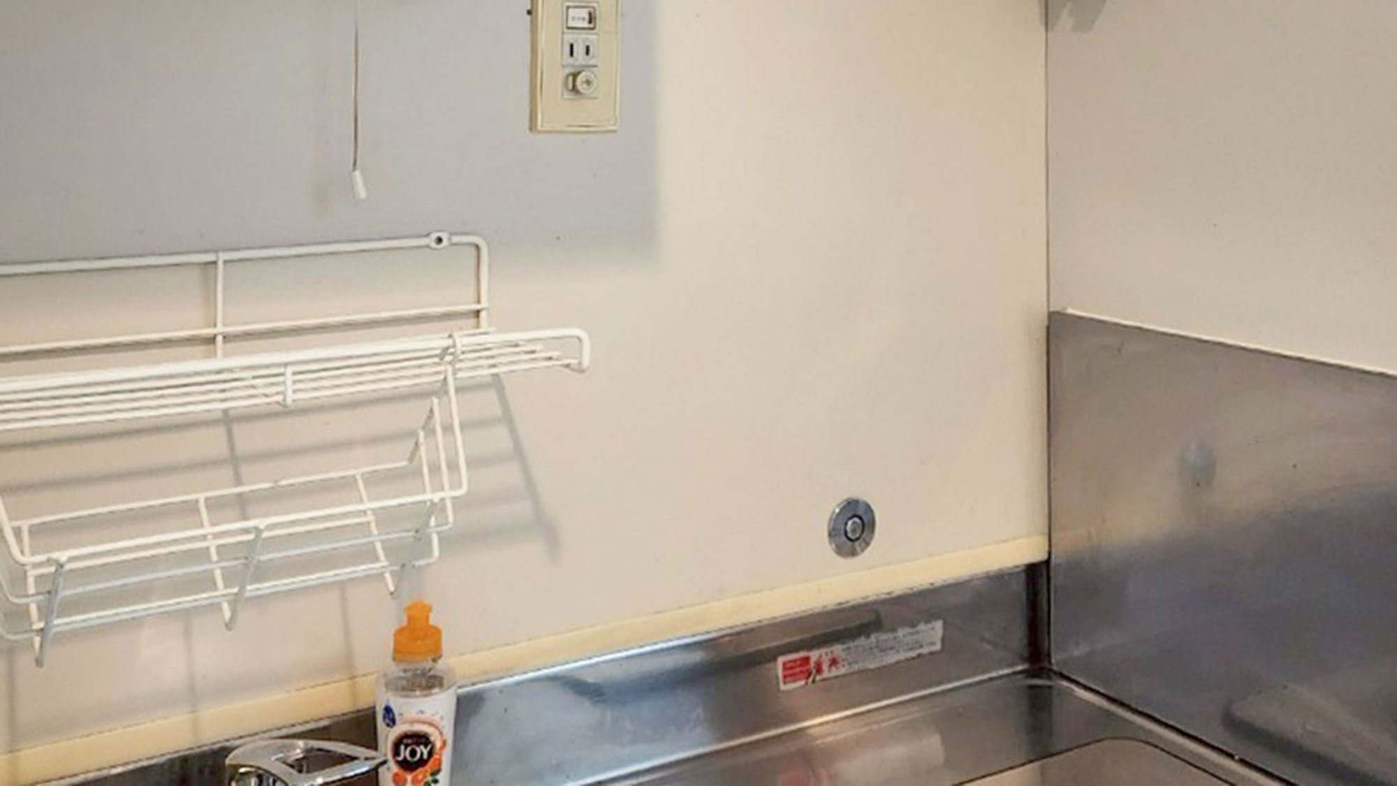 ・【203：キッチン】電気コンロ・食器完備の簡易キッチン。簡単な自炊が可能です