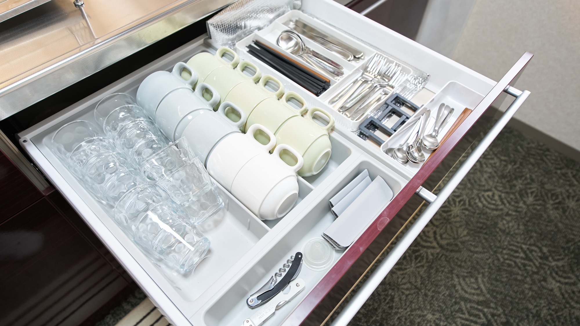 ・1001号室／大人数でも安心、食器類