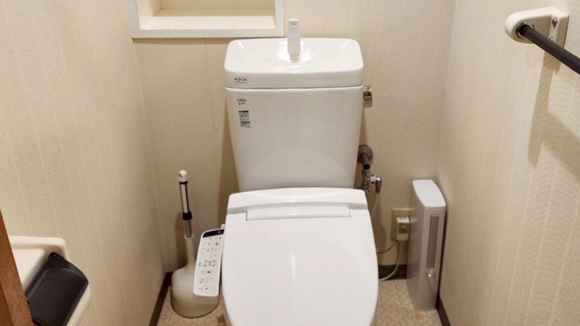 ・【1001：トイレ】温水洗浄便座付トイレは2カ所。快適にご使用いただけます