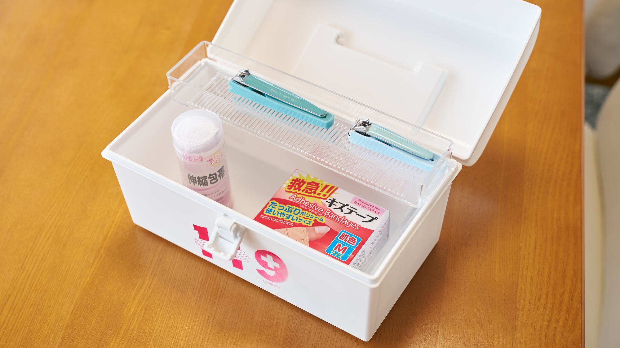 ・1001号室／爪切り、絆創膏などを備えた簡易救急箱を完備