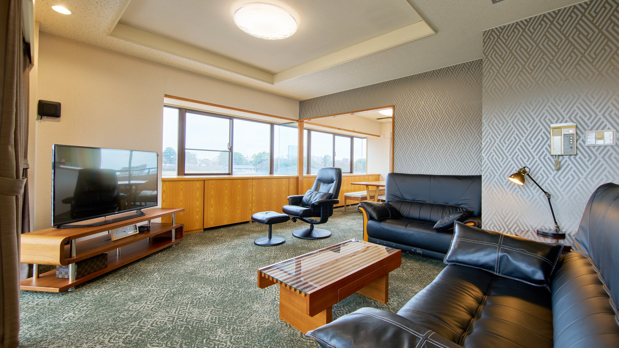 ・1001号室／ゆったりとしたスペースが自慢のリビング