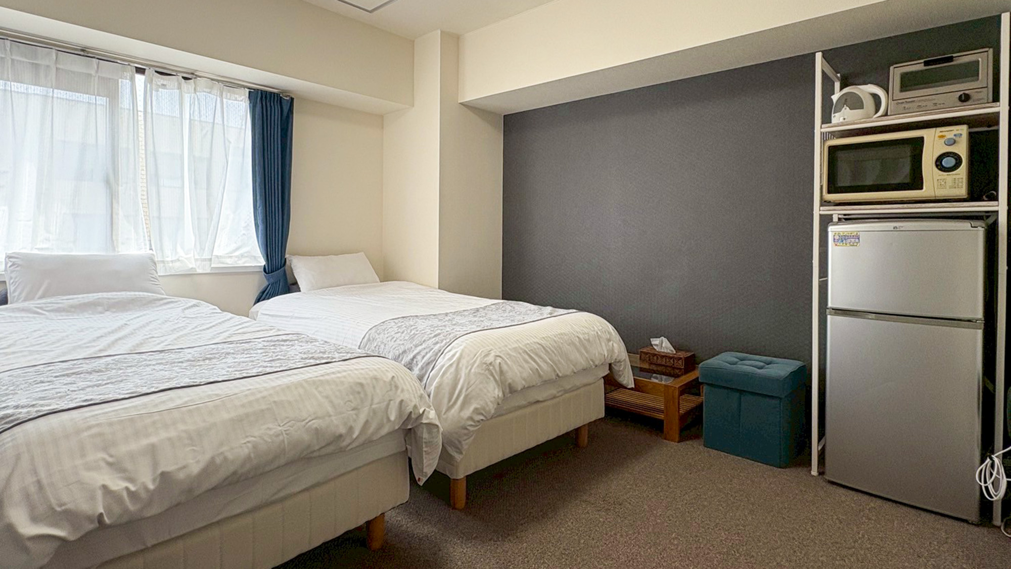 ・【404：寝室】最大2名様宿泊可能。コンパクトながら必要なものが揃ったお部屋です