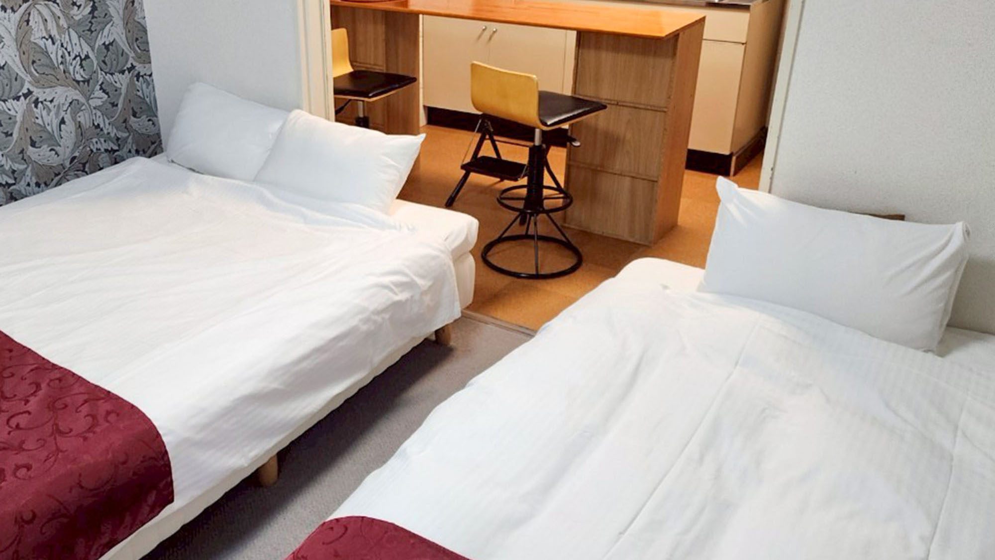 ・【501：寝室2】寝室の隣にはゆったり使えるキッチン。本格的な調理も可能です