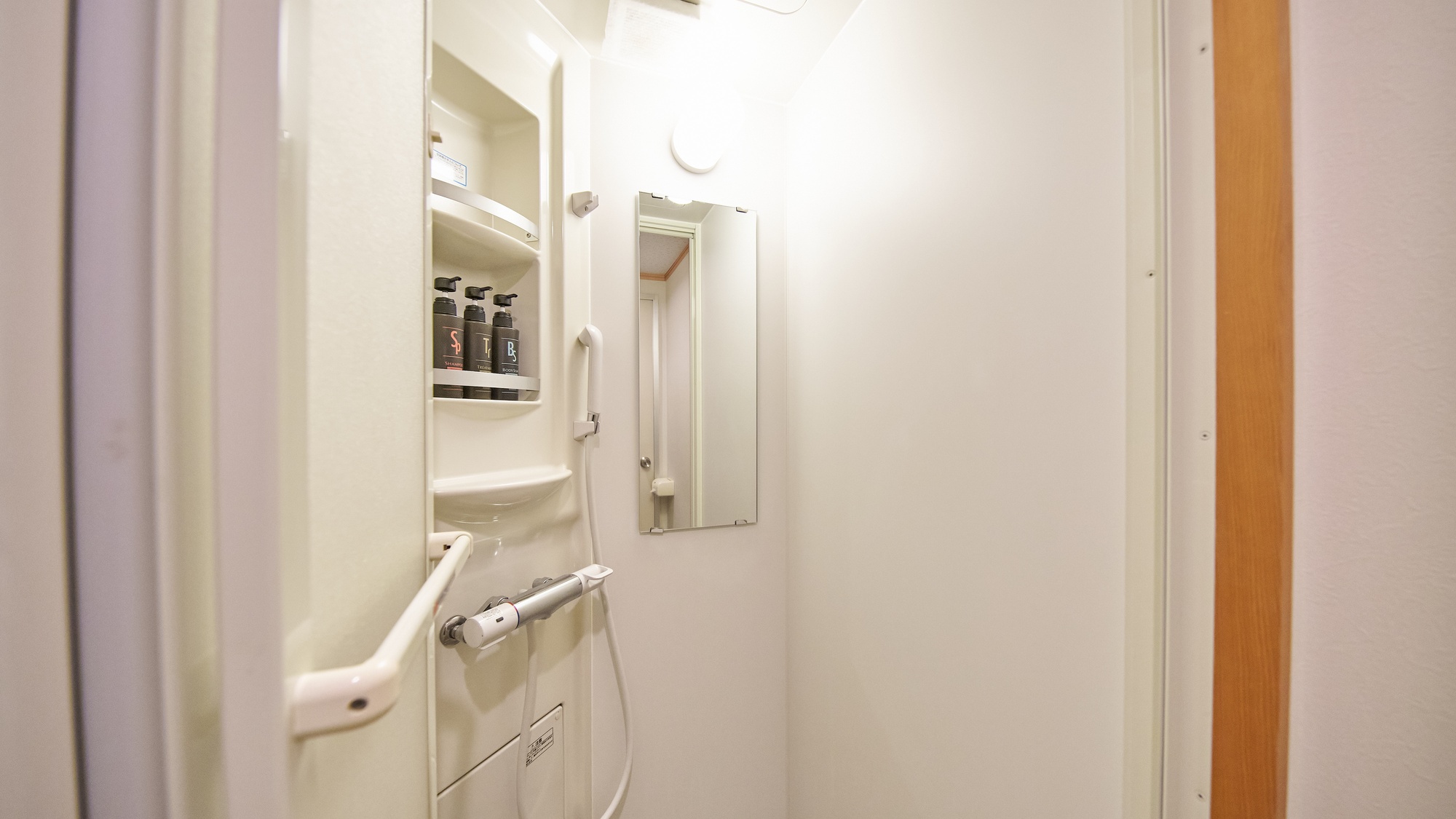 ・203.204.304.305.402.404.602.603.702.703.704号室／シャワ