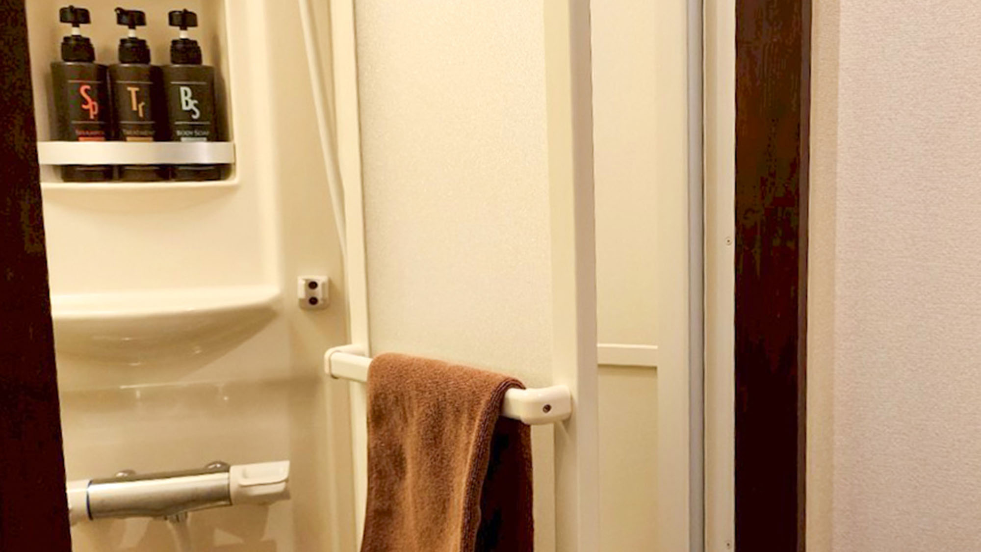 ・【405：シャワー】シャンプー・コンディショナー、ボディーソープを完備しております