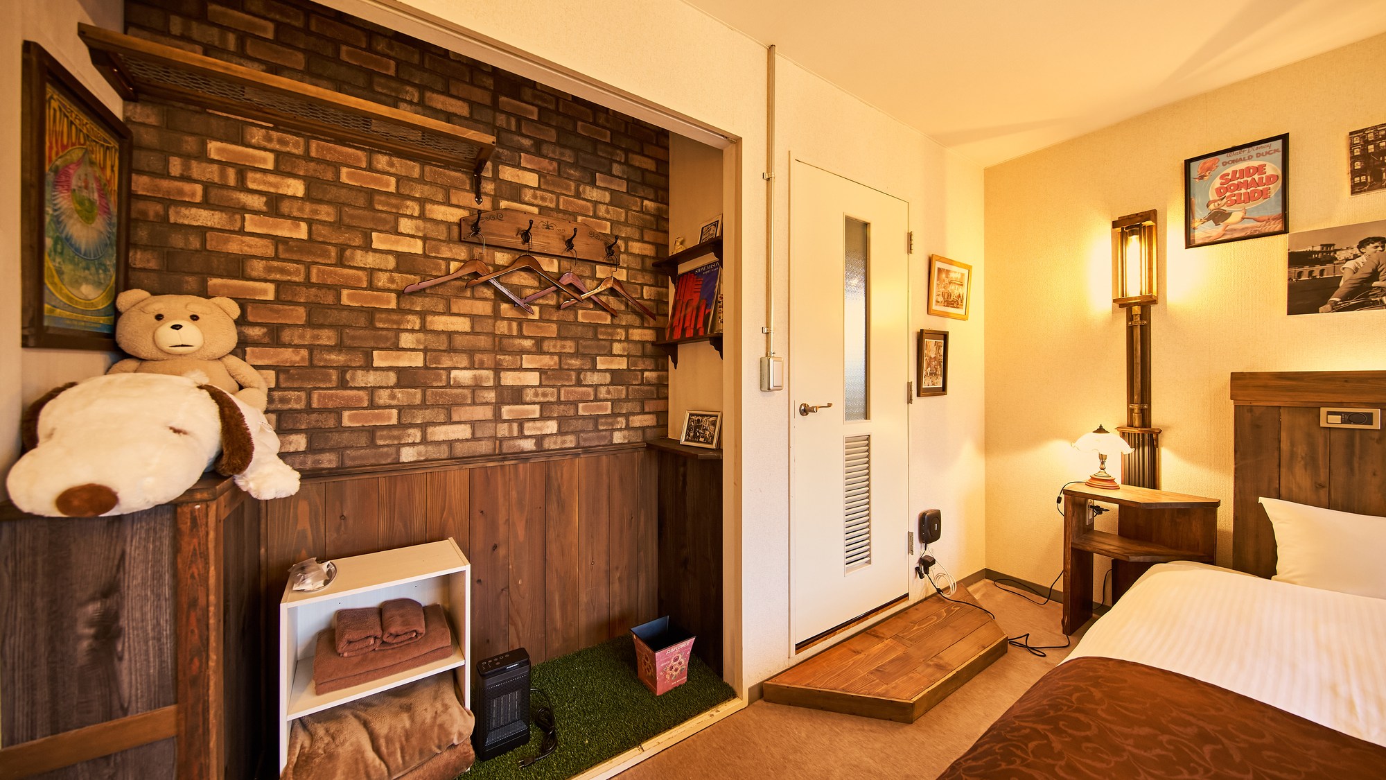 ・503号室／木目調のアメリカンポップなお部屋