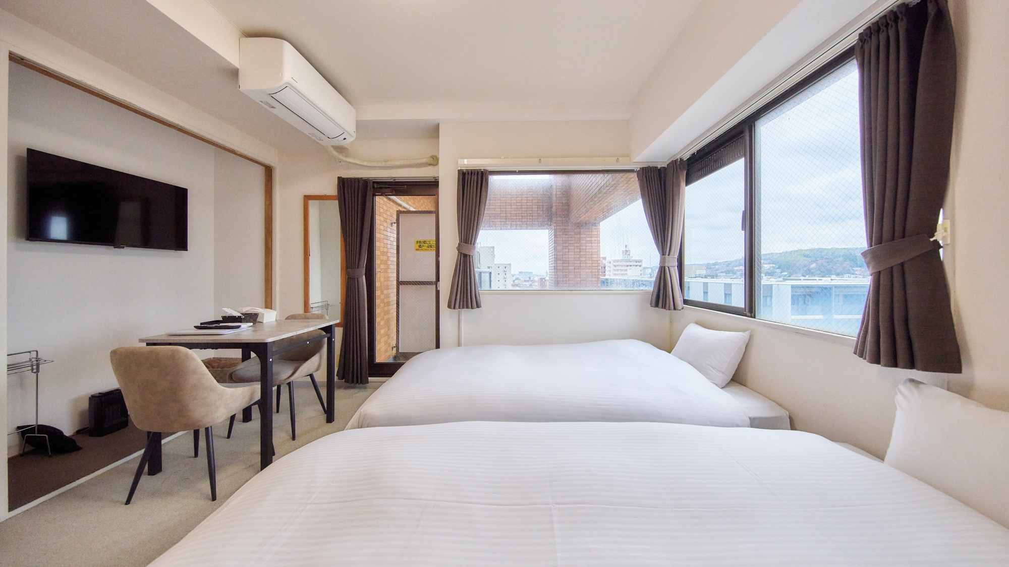 ・704号室／２面採光で陽の光が十分に入るお部屋