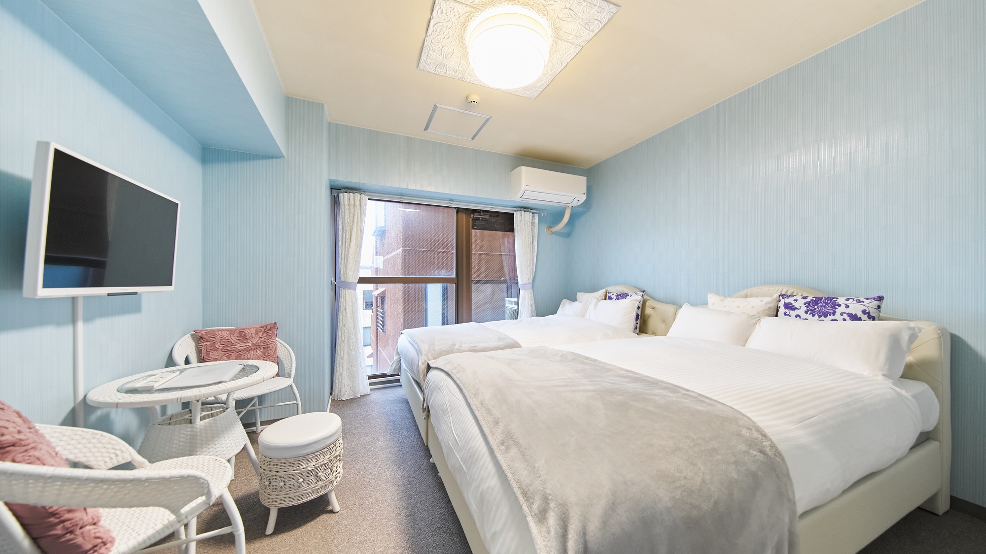 ・602号室／落ち着いた色味で統一され、癒し効果抜群のお部屋