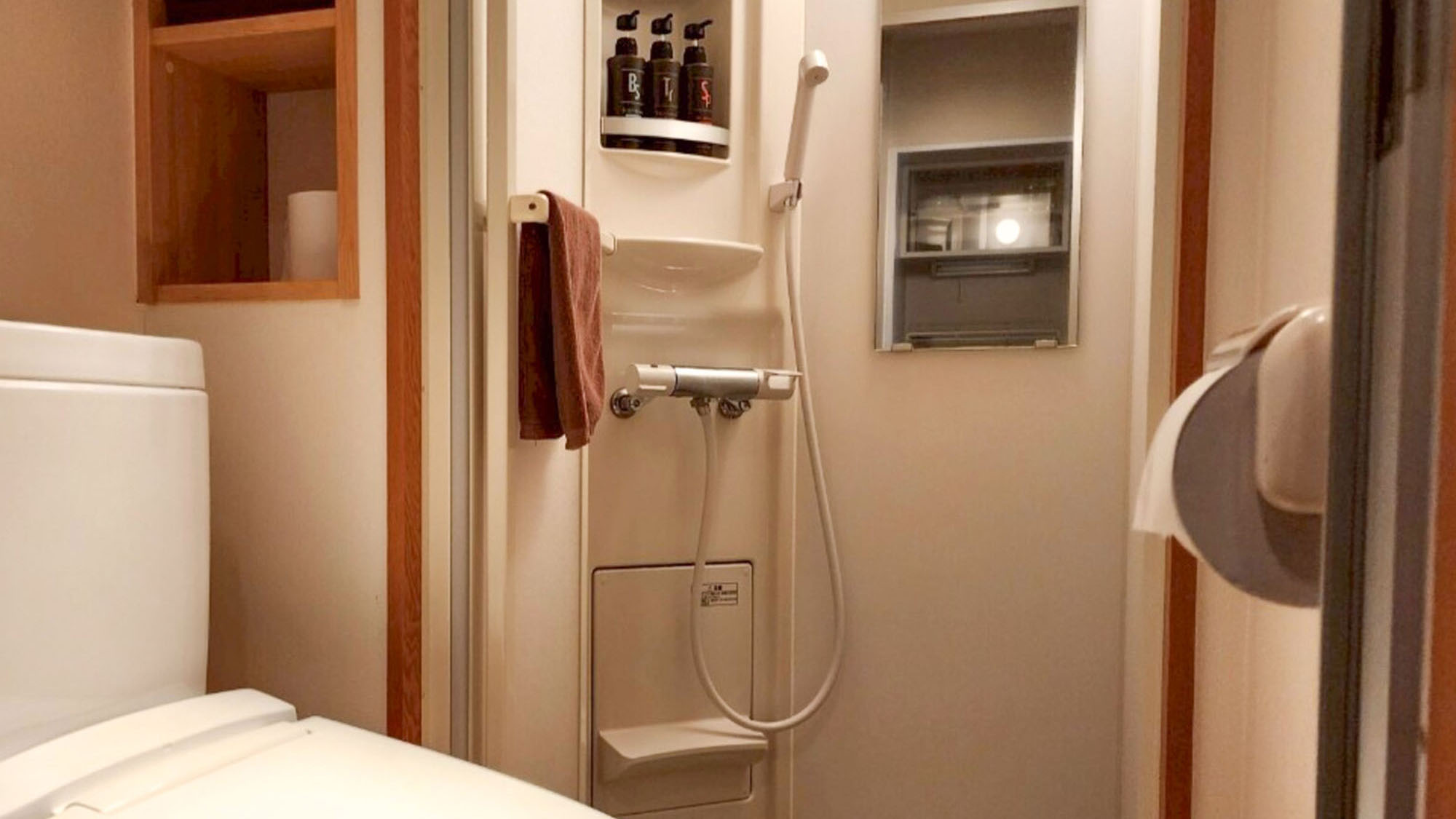 ・【404：シャワー＆トイレ】シャワー室とトイレは独立。快適にご利用いただけます