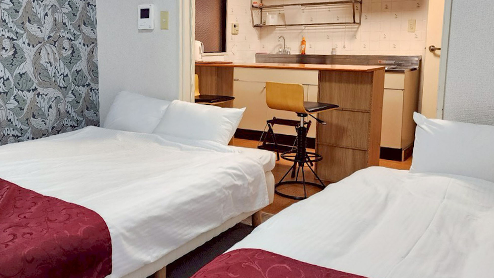 ・【501：寝室2】寝室の隣にはキッチン。ワンルームではないので快適にご使用いただけます