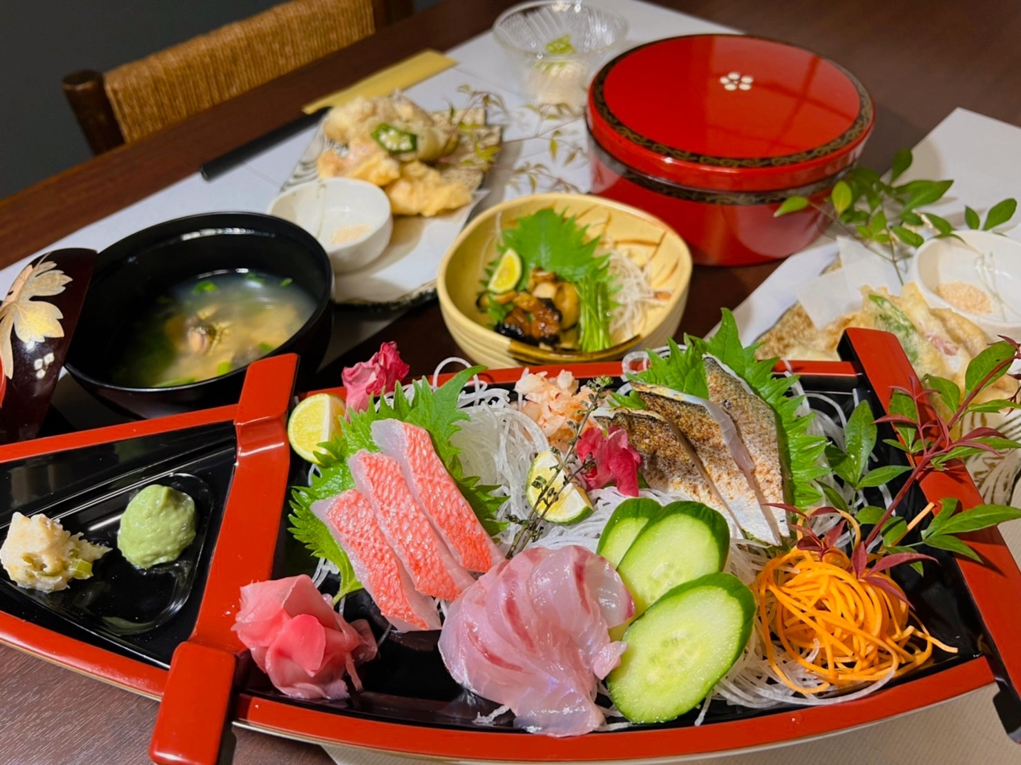 【ライト夕朝食】夜は旬の地魚を堪能。朝はこだわりのお茶漬け♪