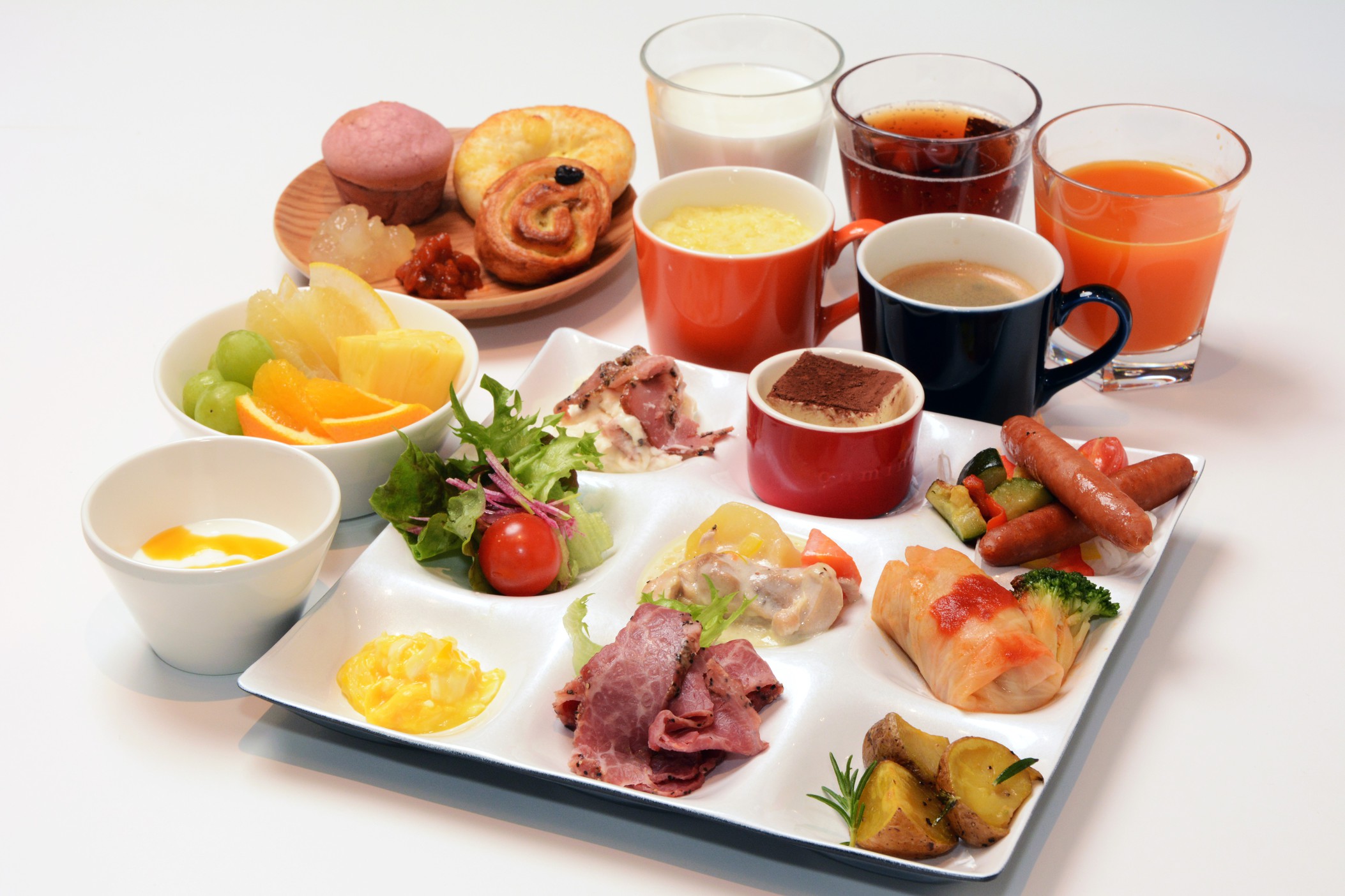 【朝食】厳選された和洋約60種類、「選ぶ楽しさ × 記憶に残る朝食 」をお楽しみください。