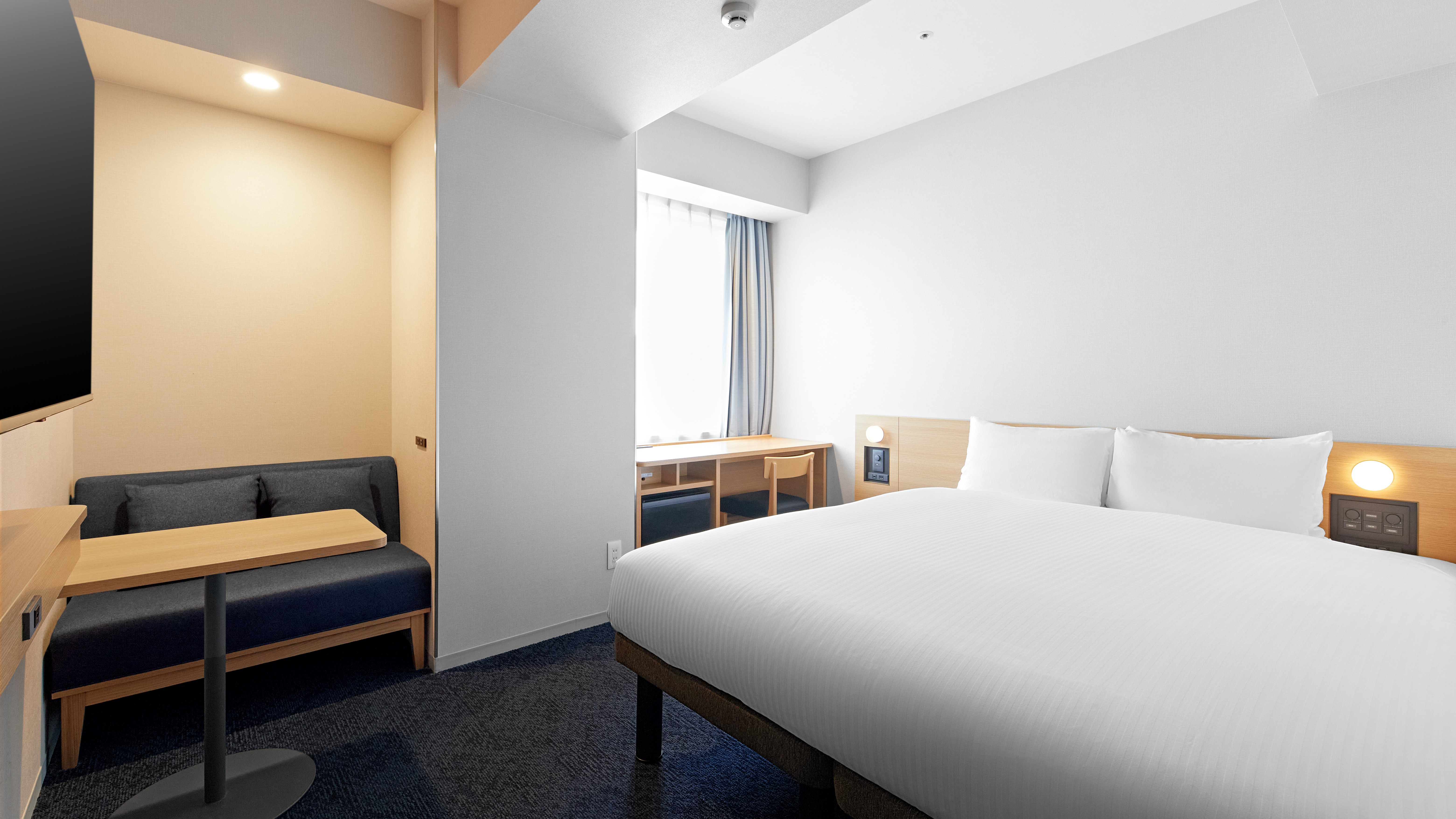 【客室】デラックスダブルルーム＜18.3㎡＞サータ社製シングルベッド幅110㎝