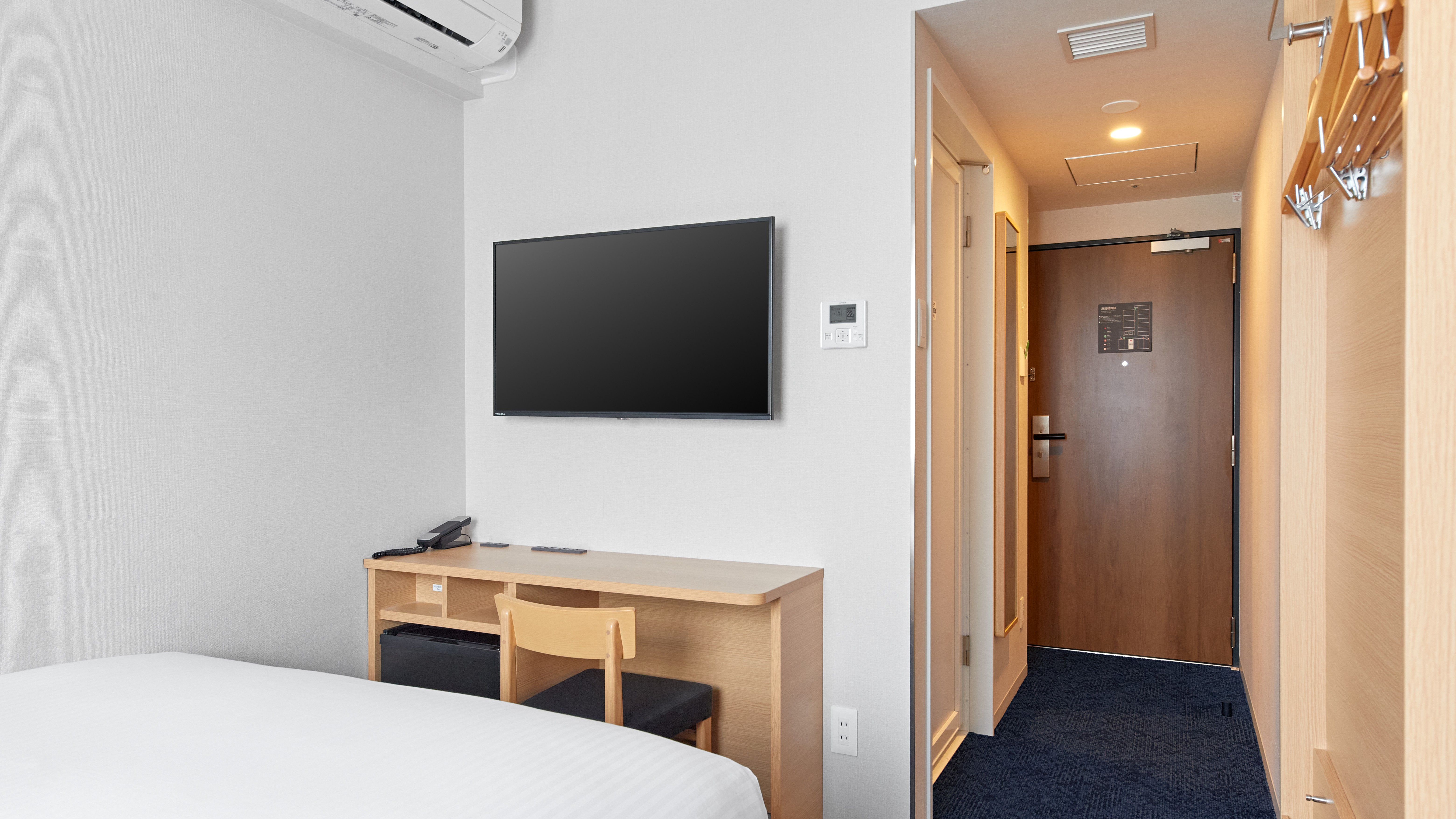 【客室】ダブルルーム＜11.9m2～13.5m2＞サータ社製ダブルベッド幅140㎝