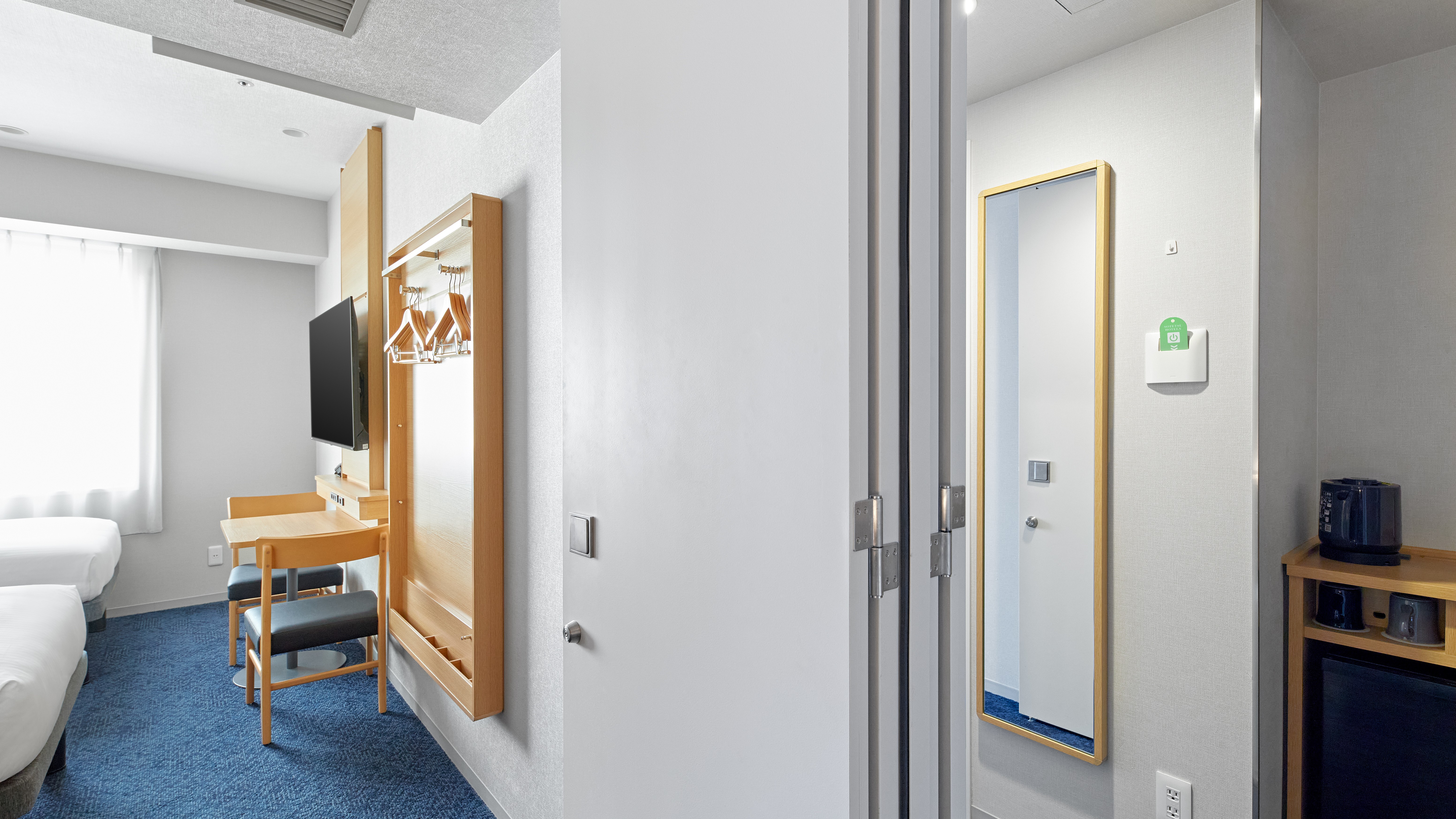 【客室】コネクティングルーム＜34㎡＞サータ社製ダブルベッド幅160㎝＆シングルベッド幅2台