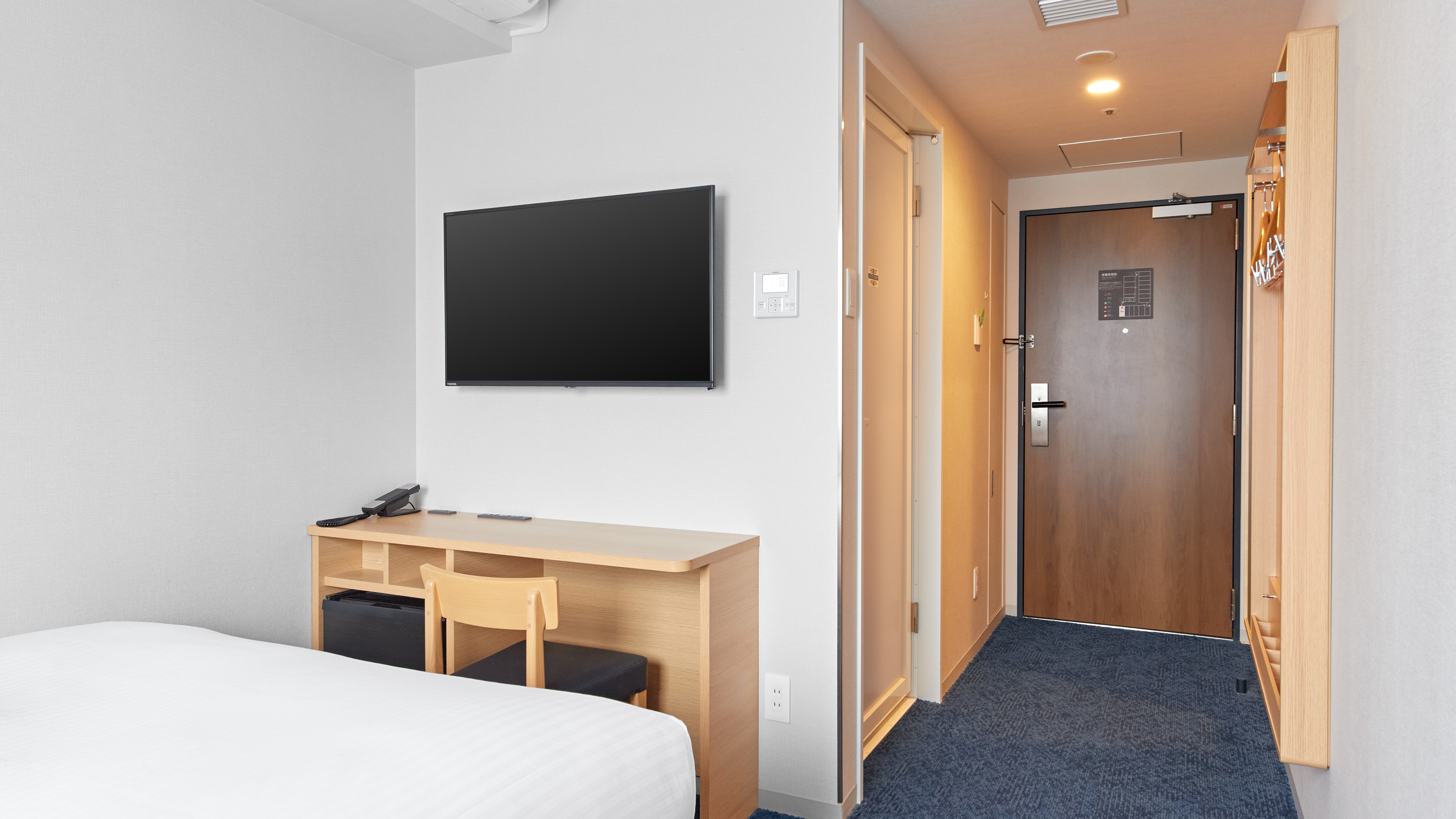 【客室】コンフォートダブル＜13.53-15.12㎡＞サータ社製ダブルベッド幅140㎝