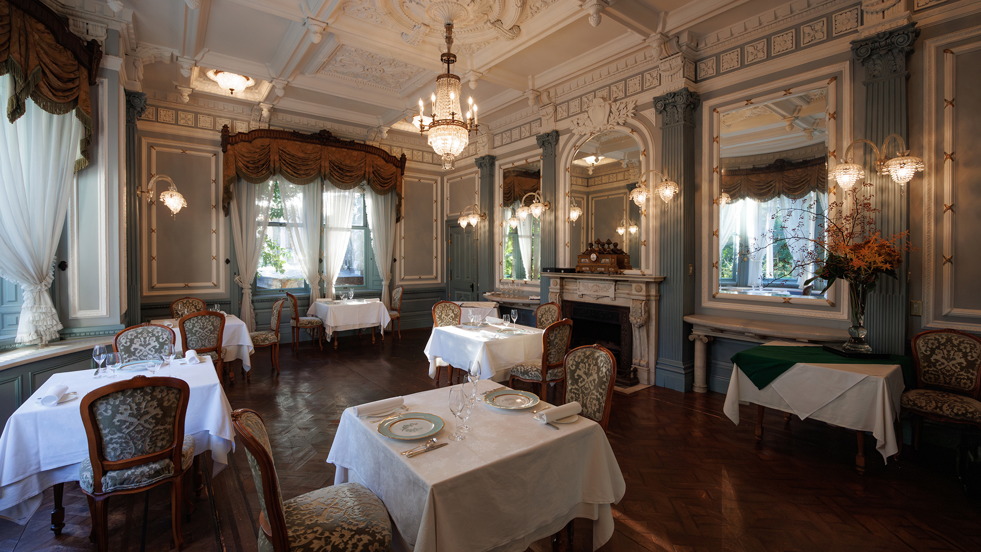 本館1階「LE CHENE」