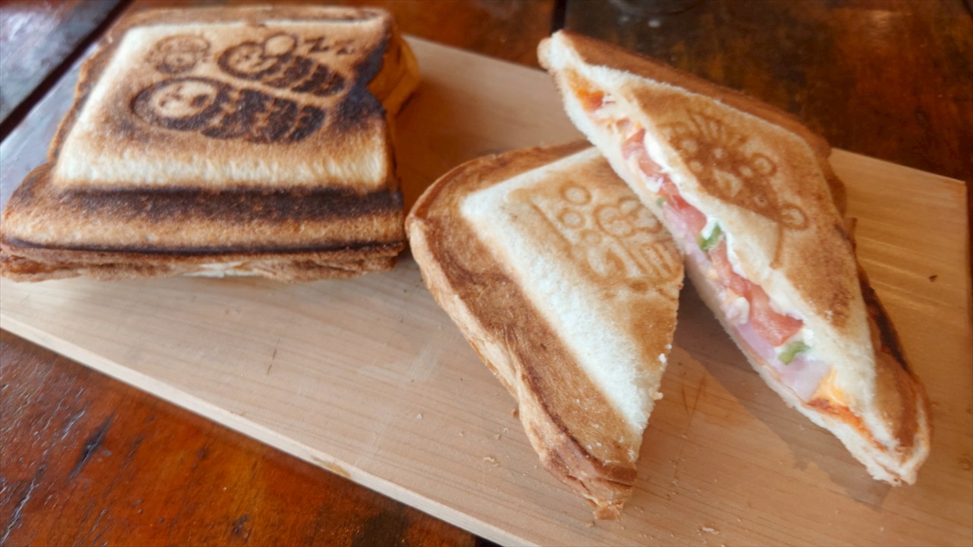 ホットサンドの朝食