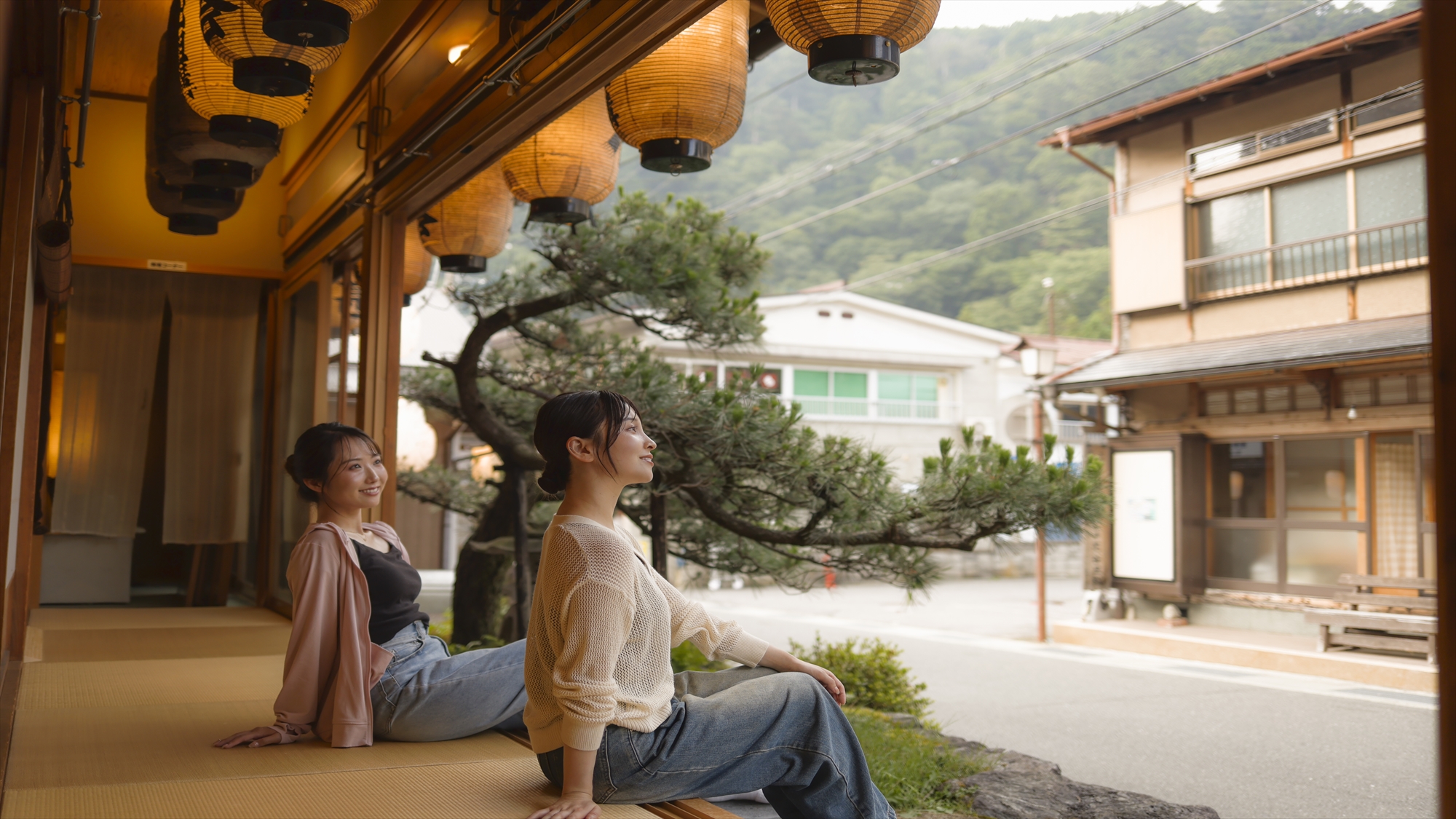 姉妹館　旅館角甚の縁側