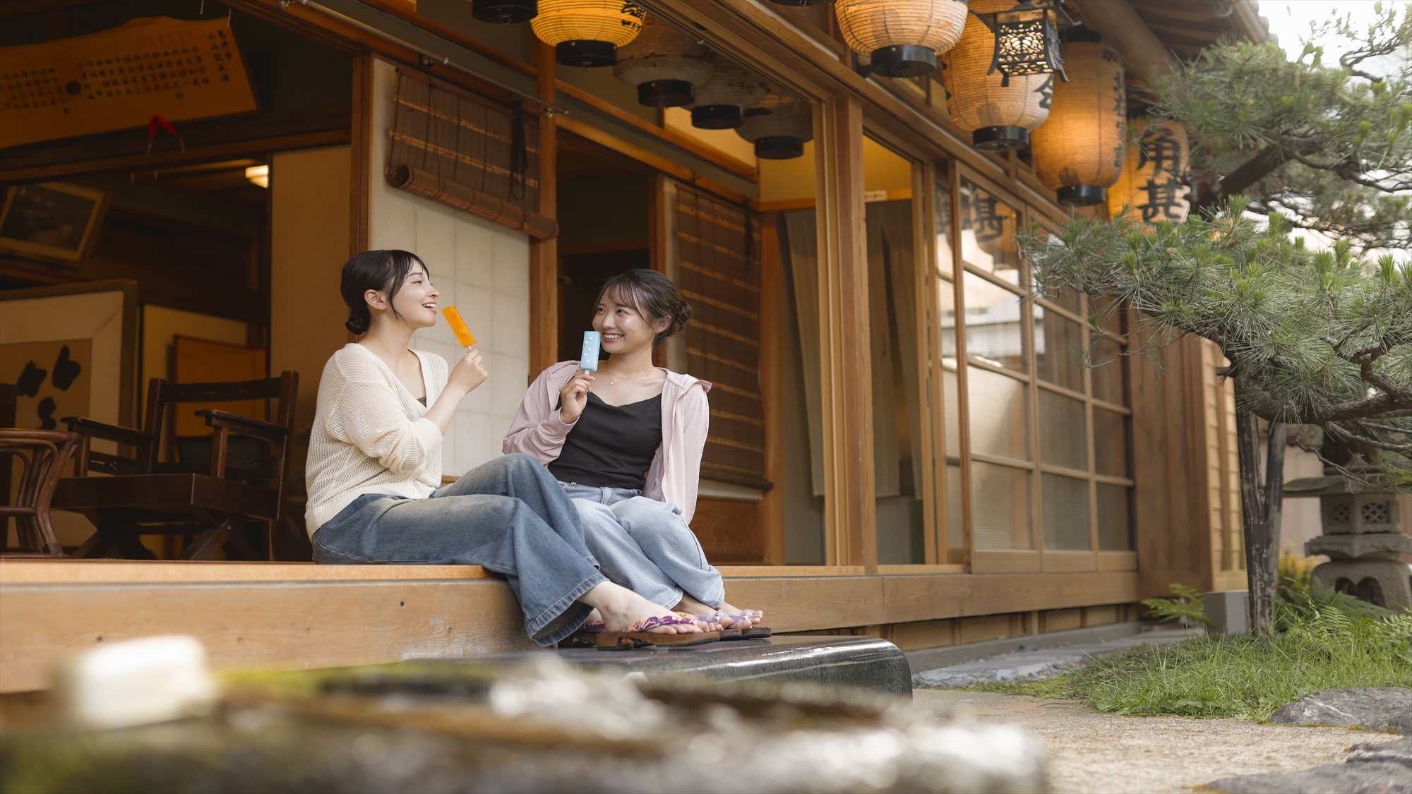 姉妹館　旅館角甚の縁側