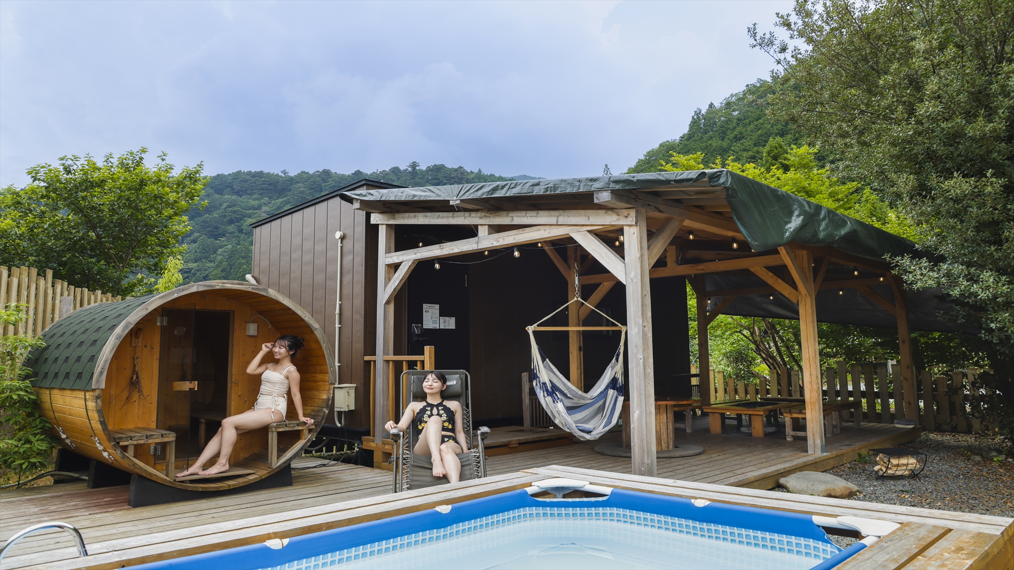 サウナ付きタイニートレーラーハウス