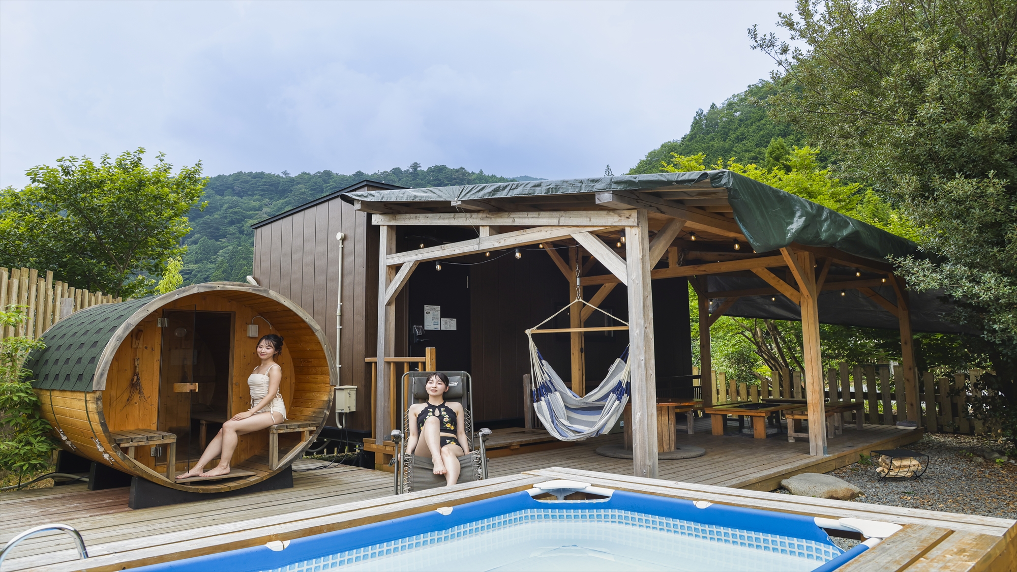 サウナ付きタイニートレーラーハウス