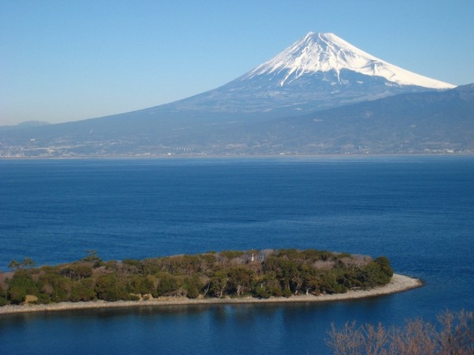 大瀬崎から眺める大瀬岬と富士山の絶景