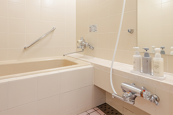 ・【7Fバスルーム】バスタブに浸かってリフレッシュ　旅の疲れを洗い流してください