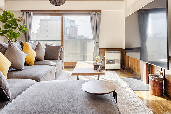 ・【7Fリビング】映画鑑賞や読書　思い思いの時間をお過ごしいただけます