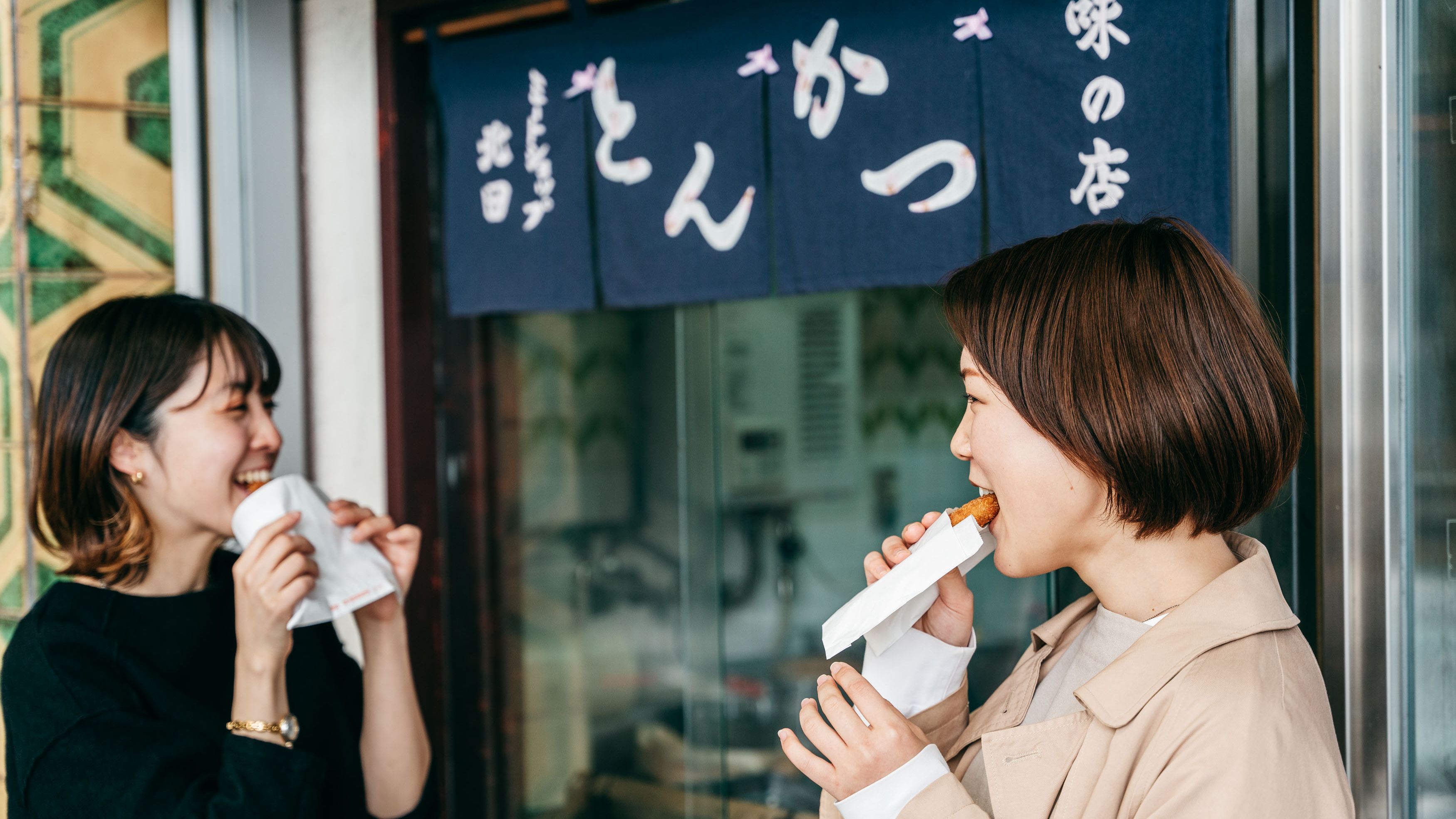 御所まち：レトロなアーケード商店街