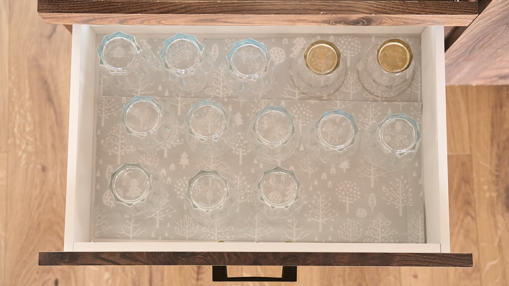 キッチン備品：コップ