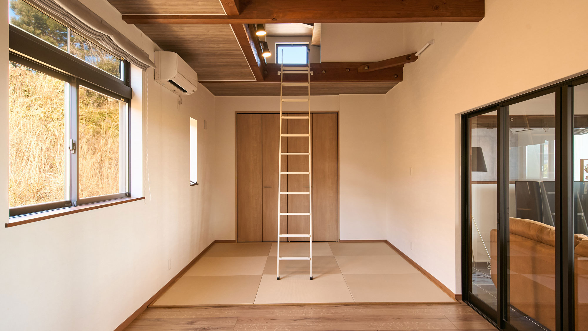 梯子をつかうとロフトに上がれます