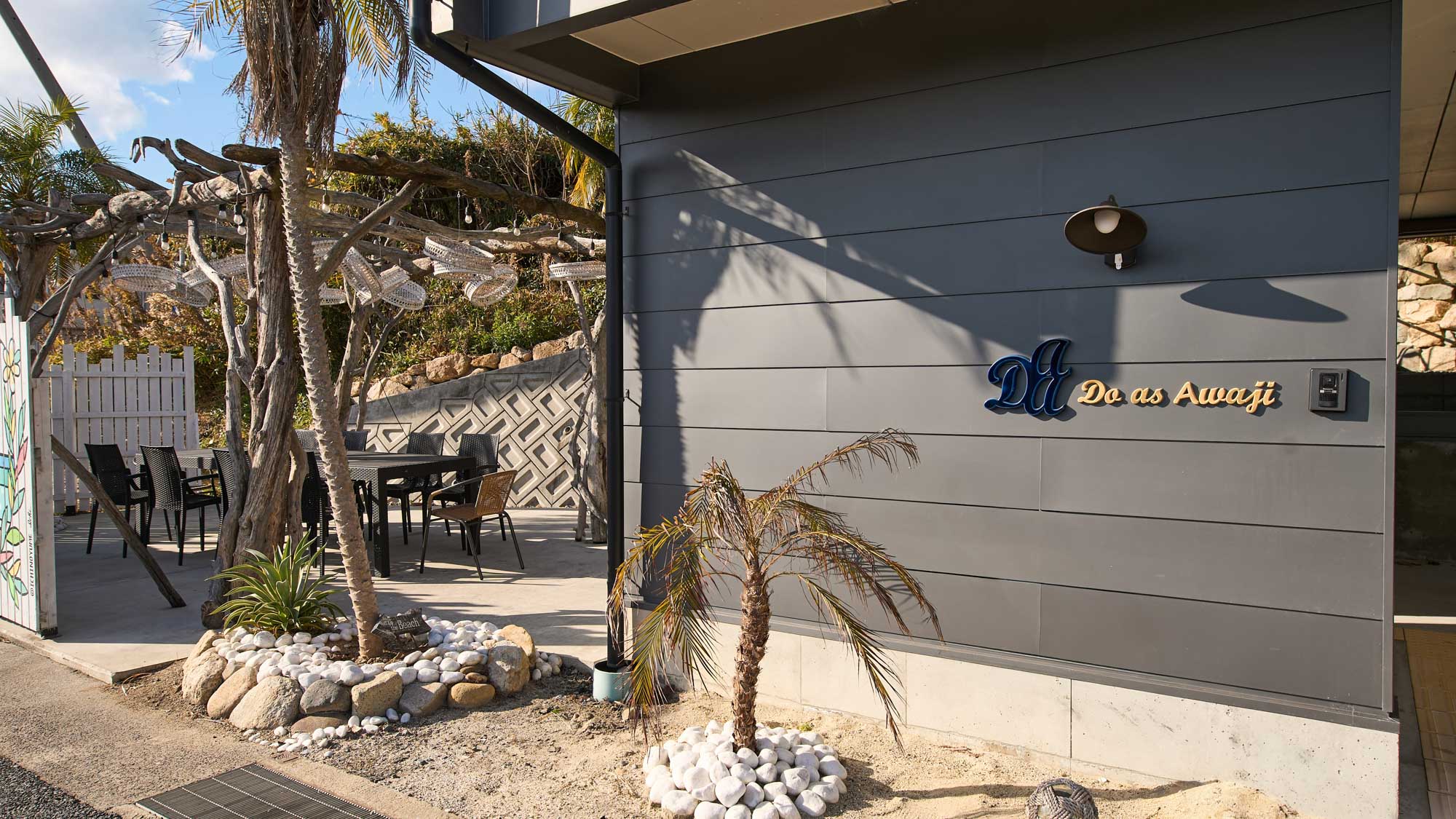 建物横にバーベキュースペースがございます