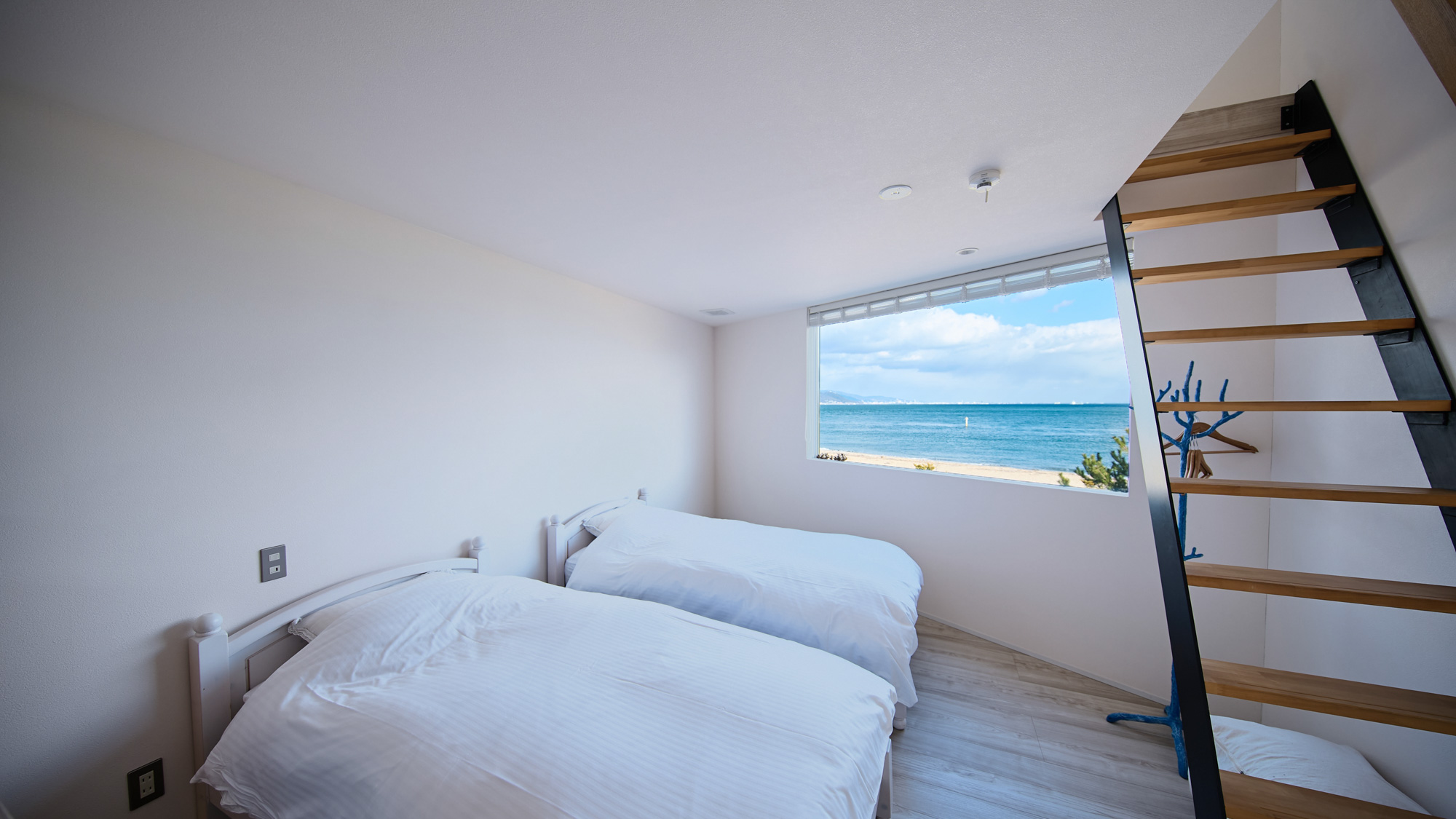 ベッドスペースからロフトへ上がれます