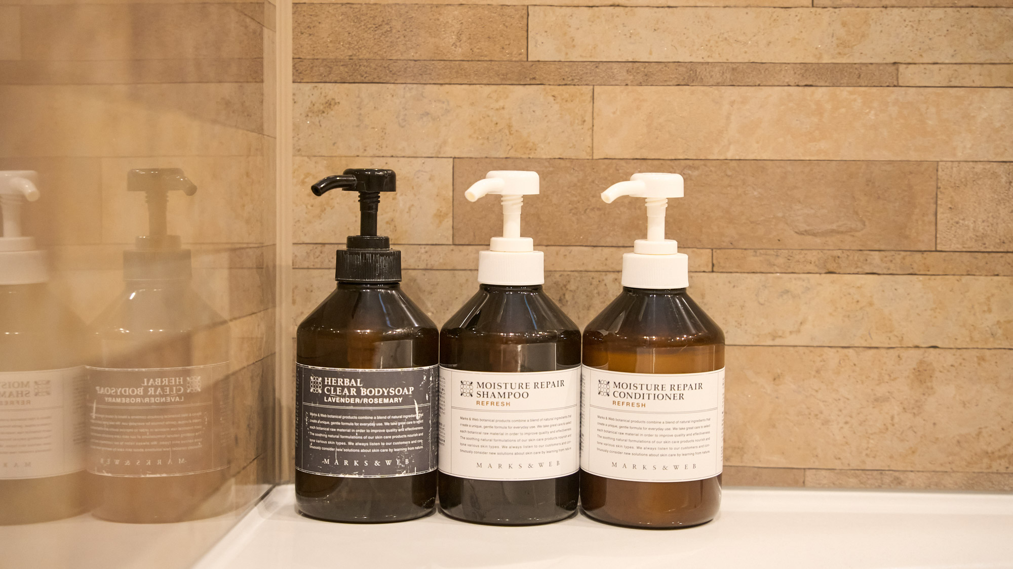 風呂備品：シャンプー・トリートメント・ボディーソープ