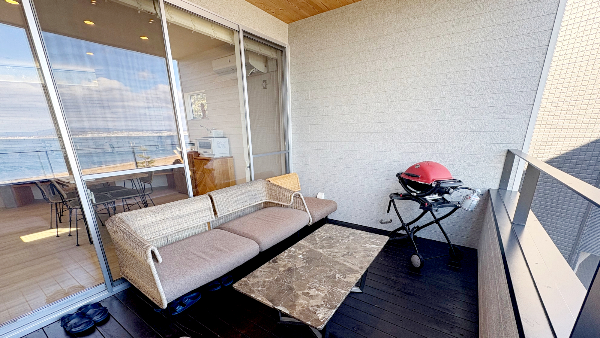 テラスでガス式コンロでBBQも可能（BBQ機材レンタルセット有り）