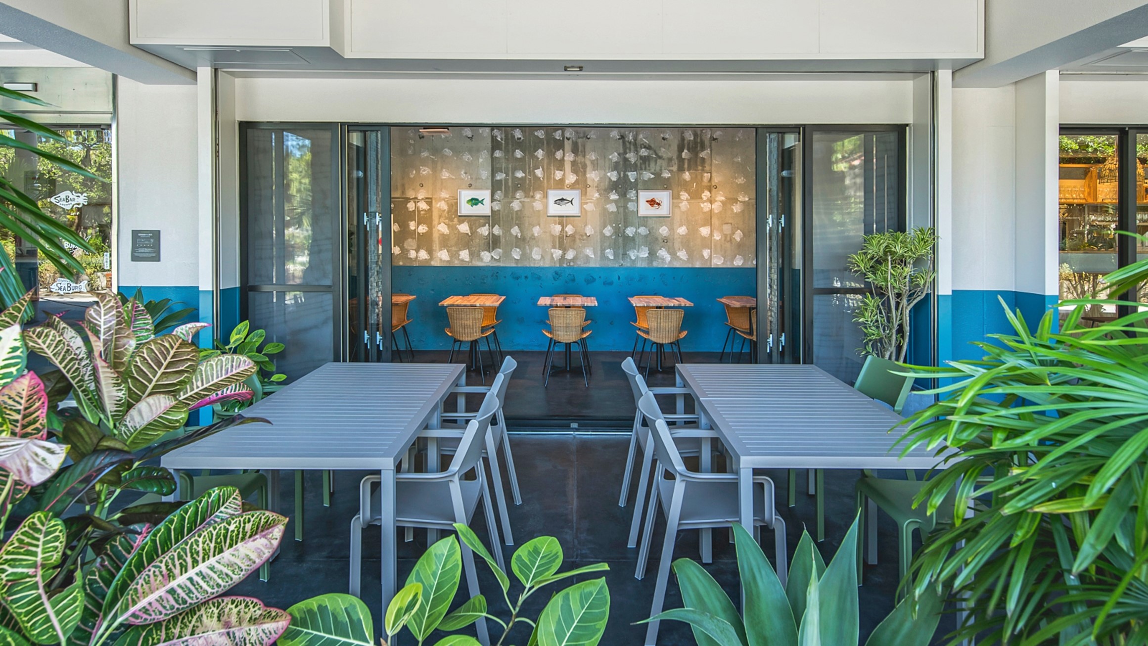 1Fカフェレストラン"エイトマンズシーバーグ"