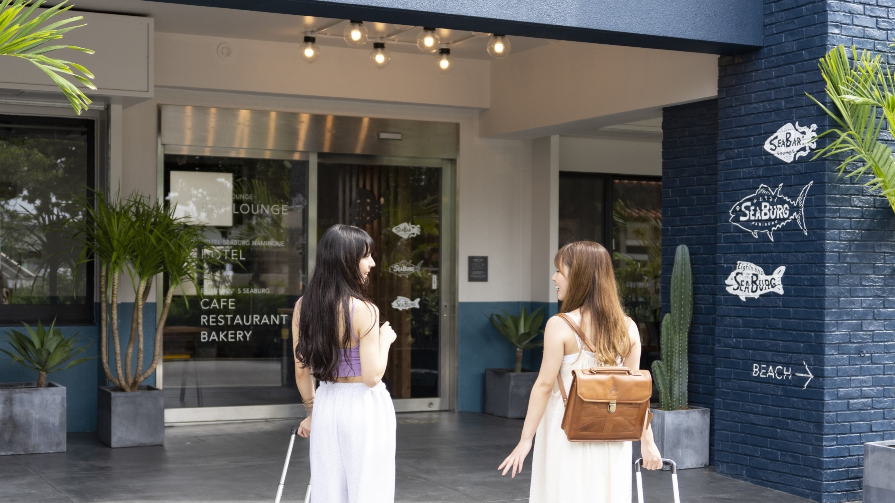 ホテル外観入口