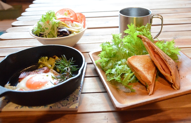 朝食　ホットサンドセット