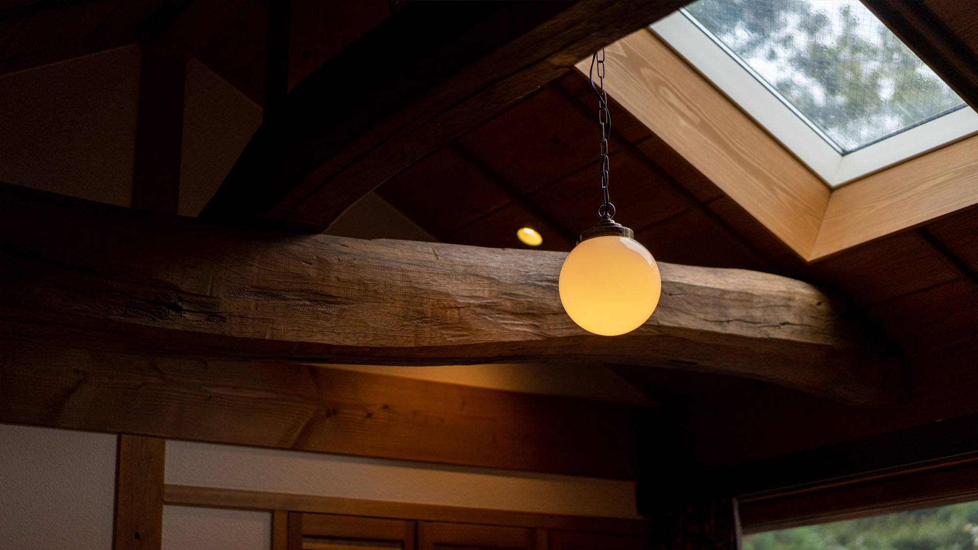 天窓付の2階客室