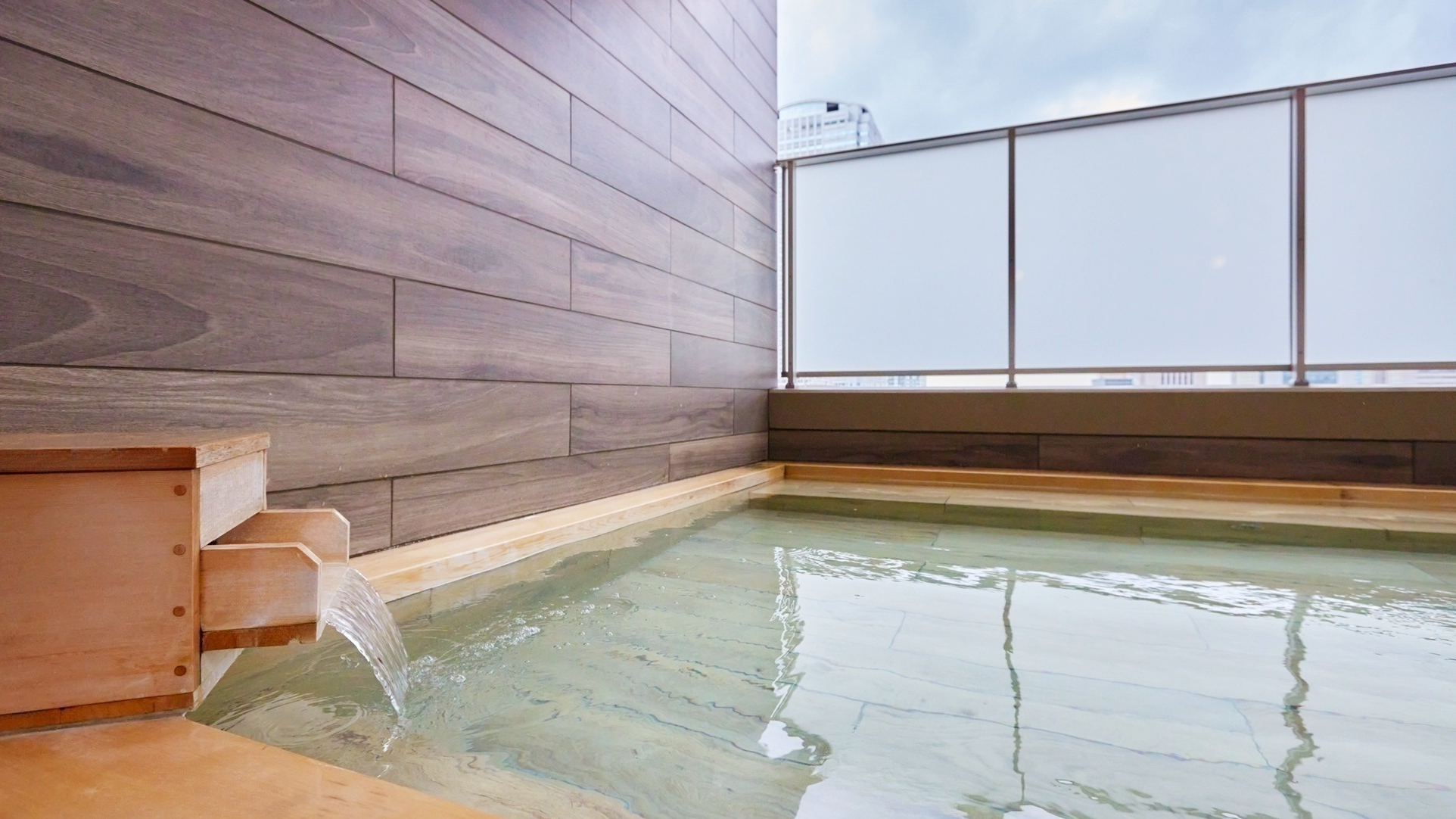 ＜和風＞女性:5時～9時半 男性:16時～25時　＜洋風＞男性:5時～9時半 女性:16時～25時