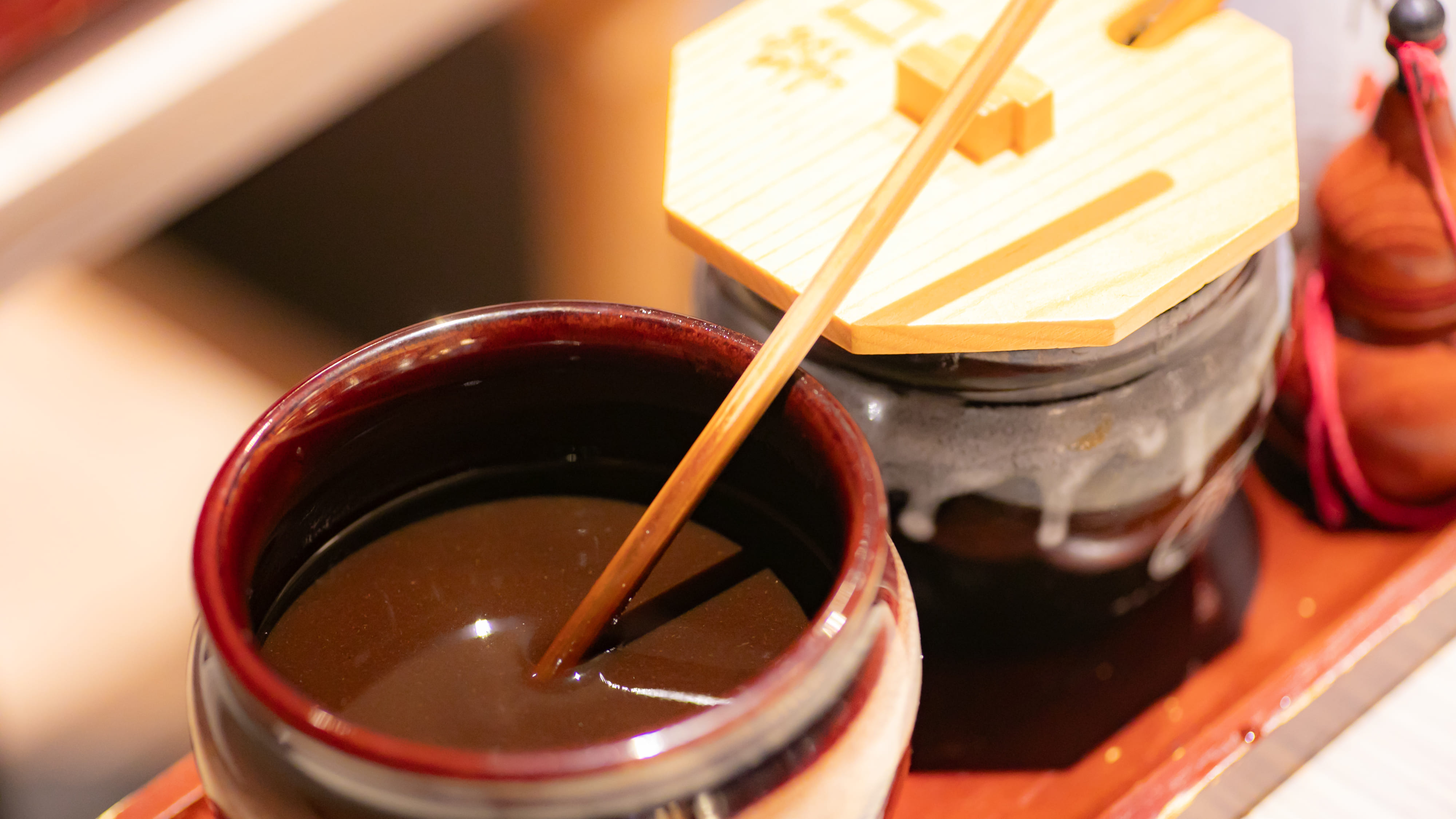 【朝食イメージ】揚げ物のソースは甘口と辛口の2種類をご用意。お好みに合わせてご利用ください。
