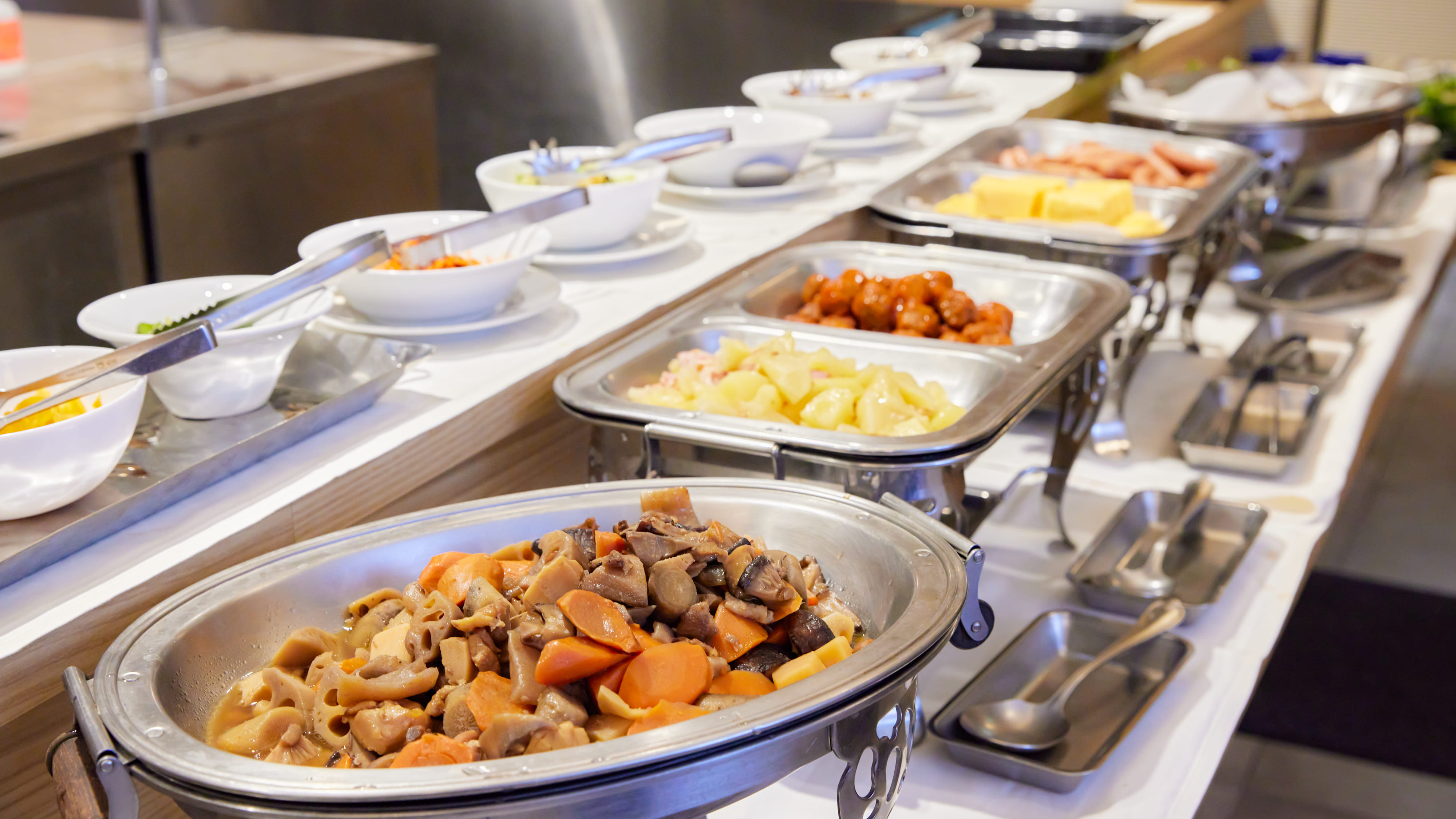 【朝食イメージ】揚げ物の他は和食中心のバイキング。