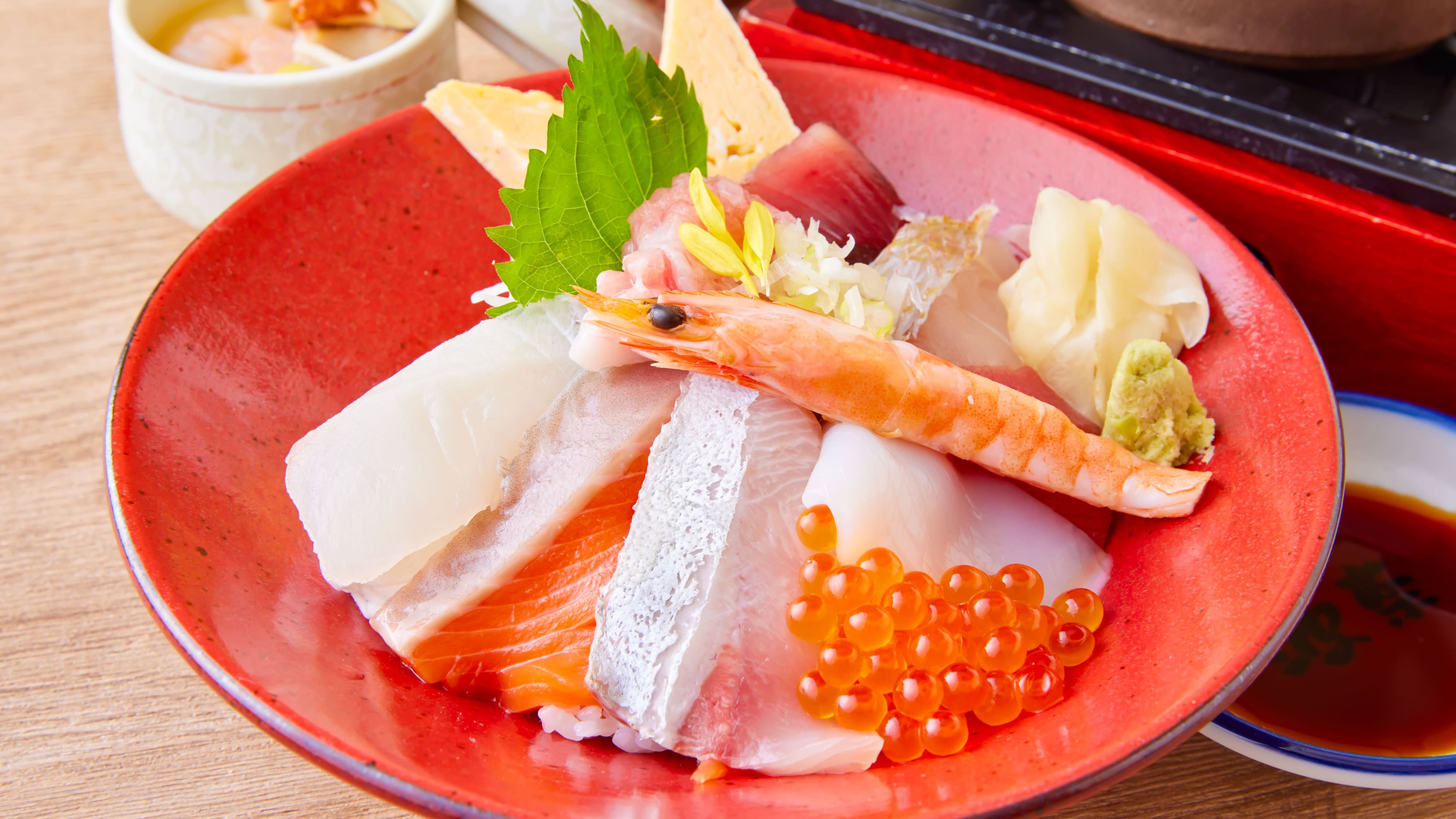 【朝食イメージ】約10種類の彩り豊かなネタを使用した海鮮丼♪