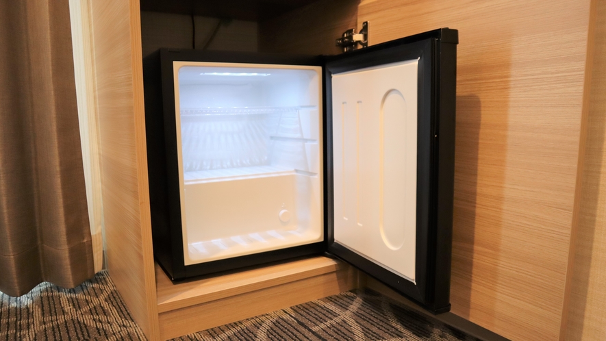 冷蔵庫は省エネ＆静音タイプ。※冷凍スペースはございません。