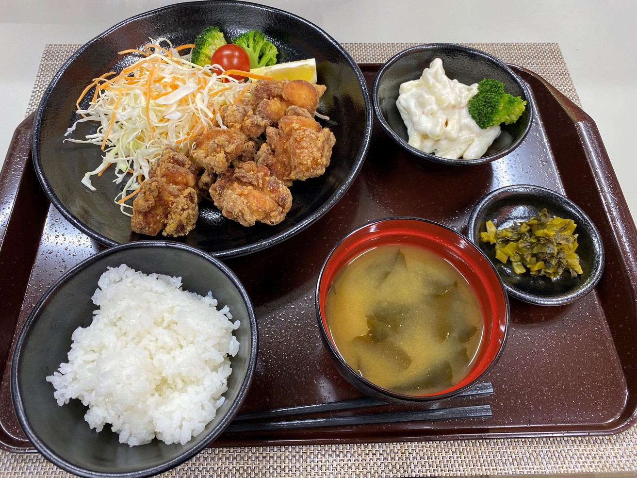【朝夕食付プラン】☆超特価夕食付☆彡天然温泉！和洋朝食バイキング！駐車場完備無料！☆