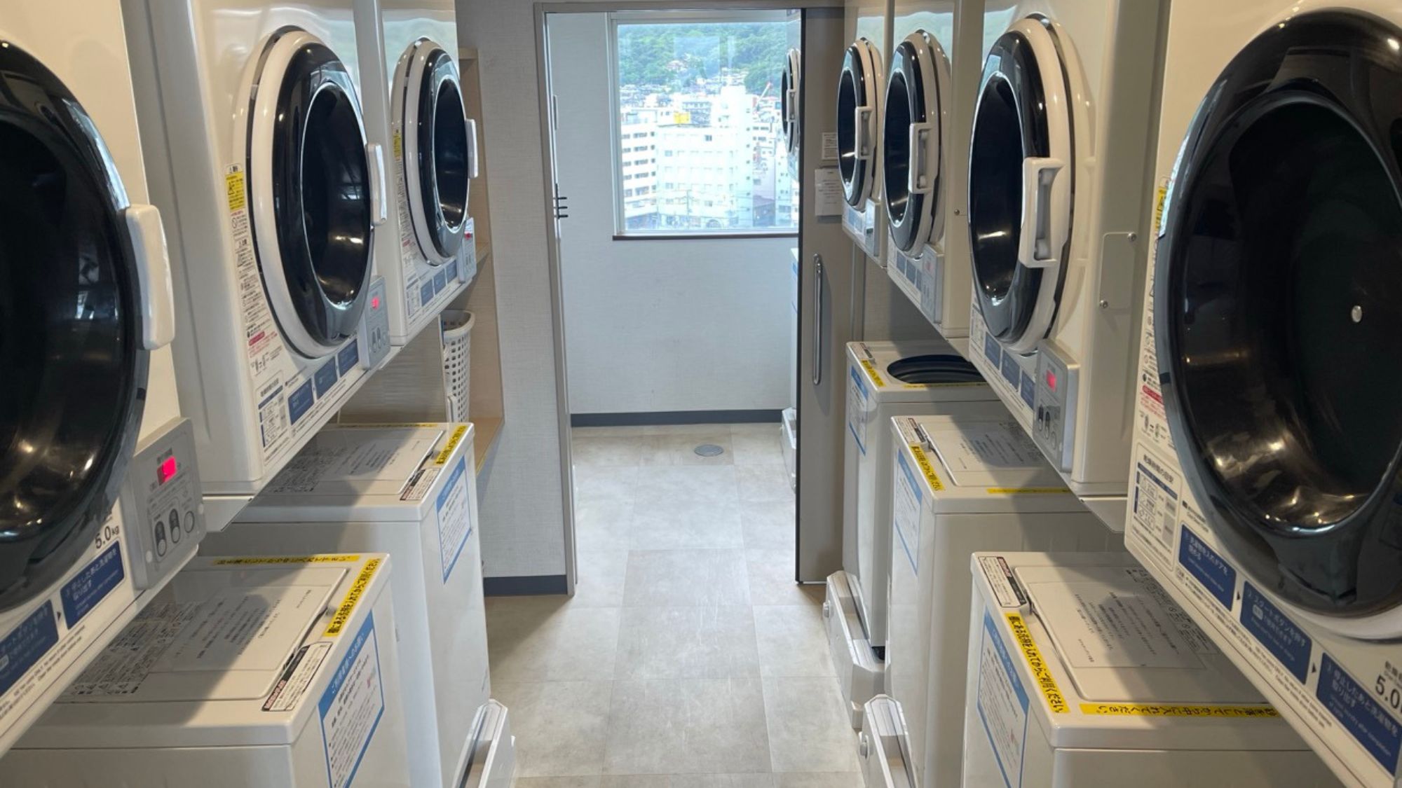 10階のランドリールーム　洗濯機・乾燥機が無料でご利用いただけます。