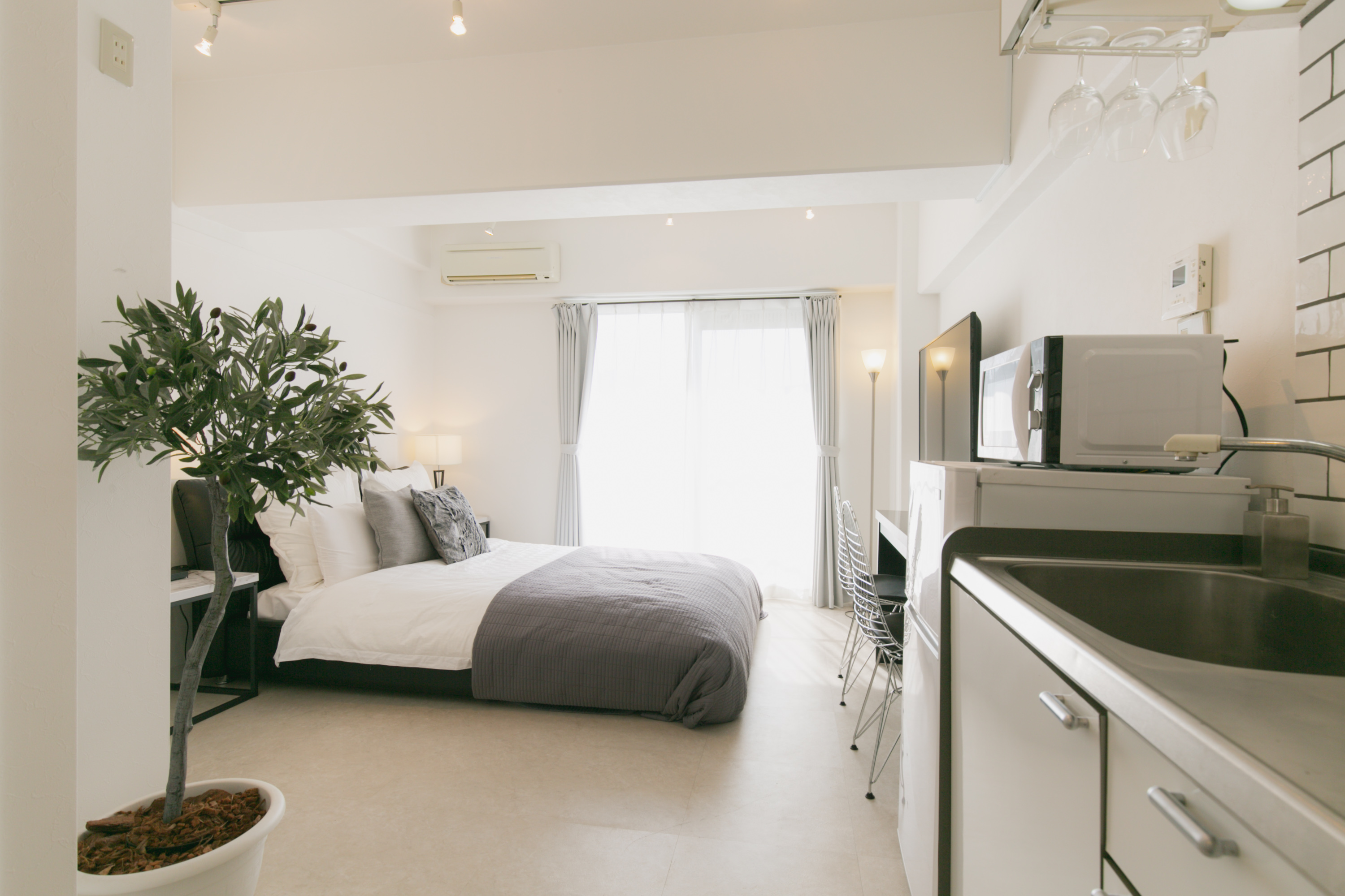 BED ROOM  (Double Bed&times;1)