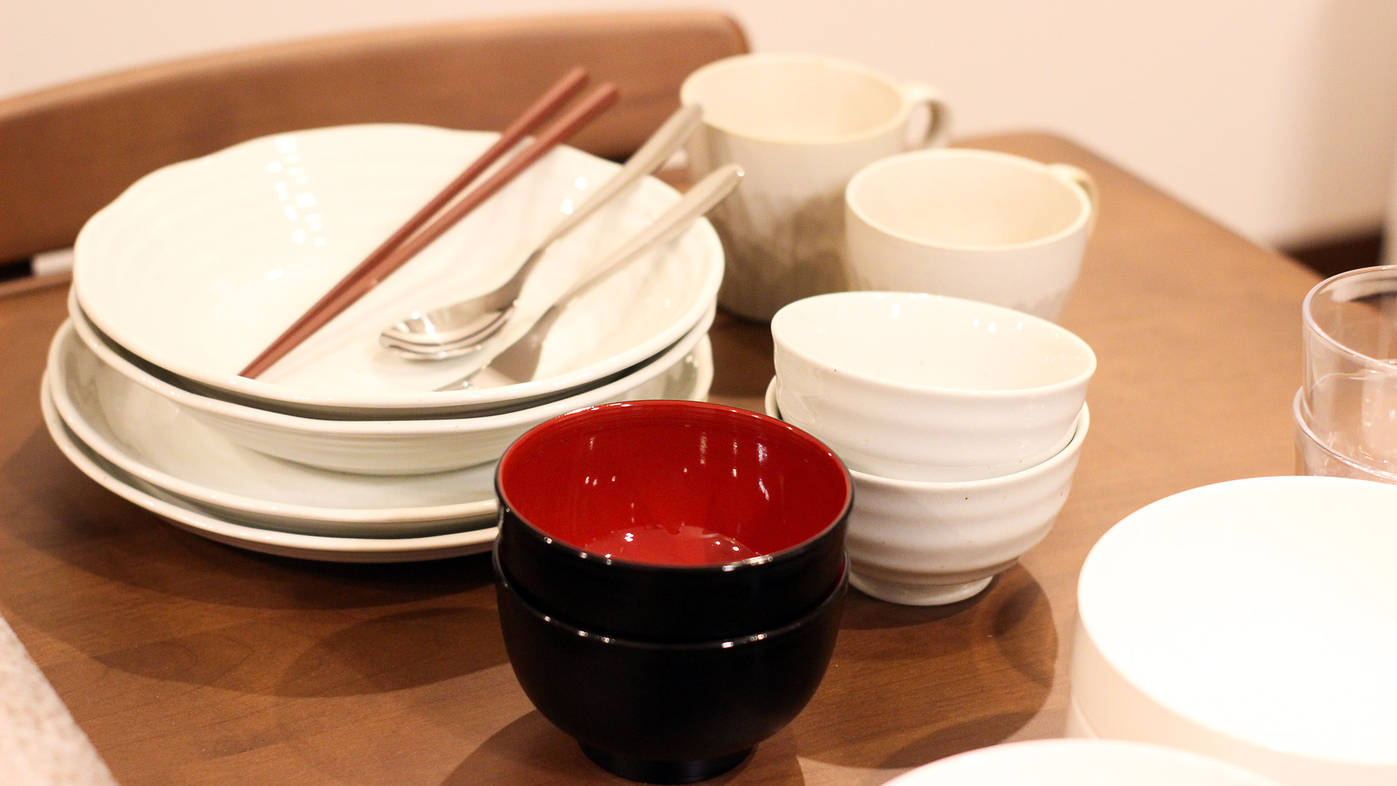 ・【食器】深皿、平皿、お椀、マグカップ等を完備しております