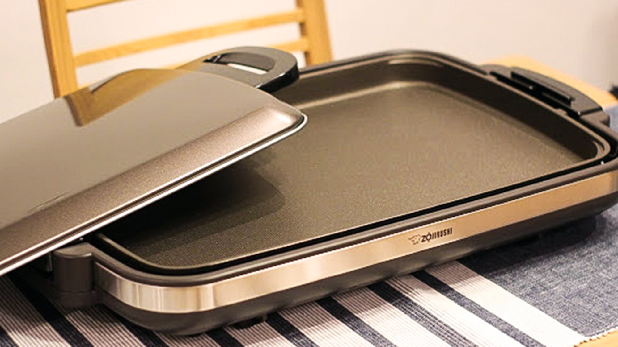 ・【ホットプレート】焼肉などお手軽な料理を室内で楽しむことができます